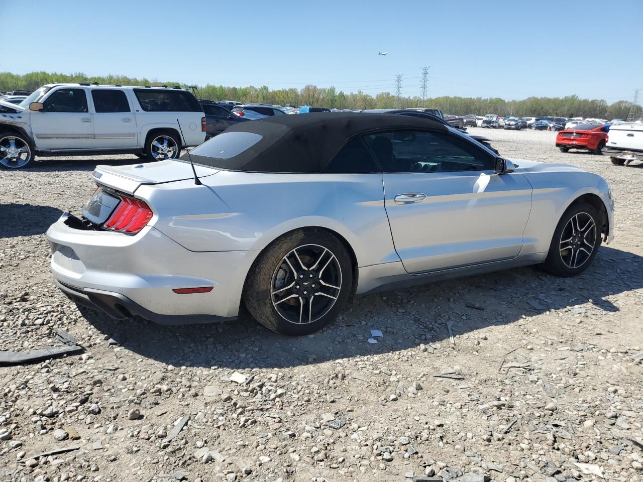 Photo 2 VIN: 1FATP8UH5J5166371 - FORD MUSTANG 