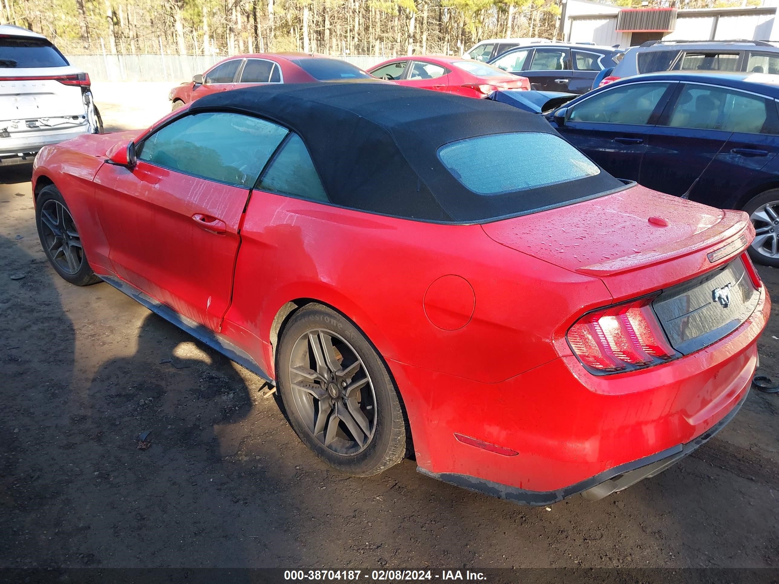 Photo 2 VIN: 1FATP8UH5M5104294 - FORD MUSTANG 