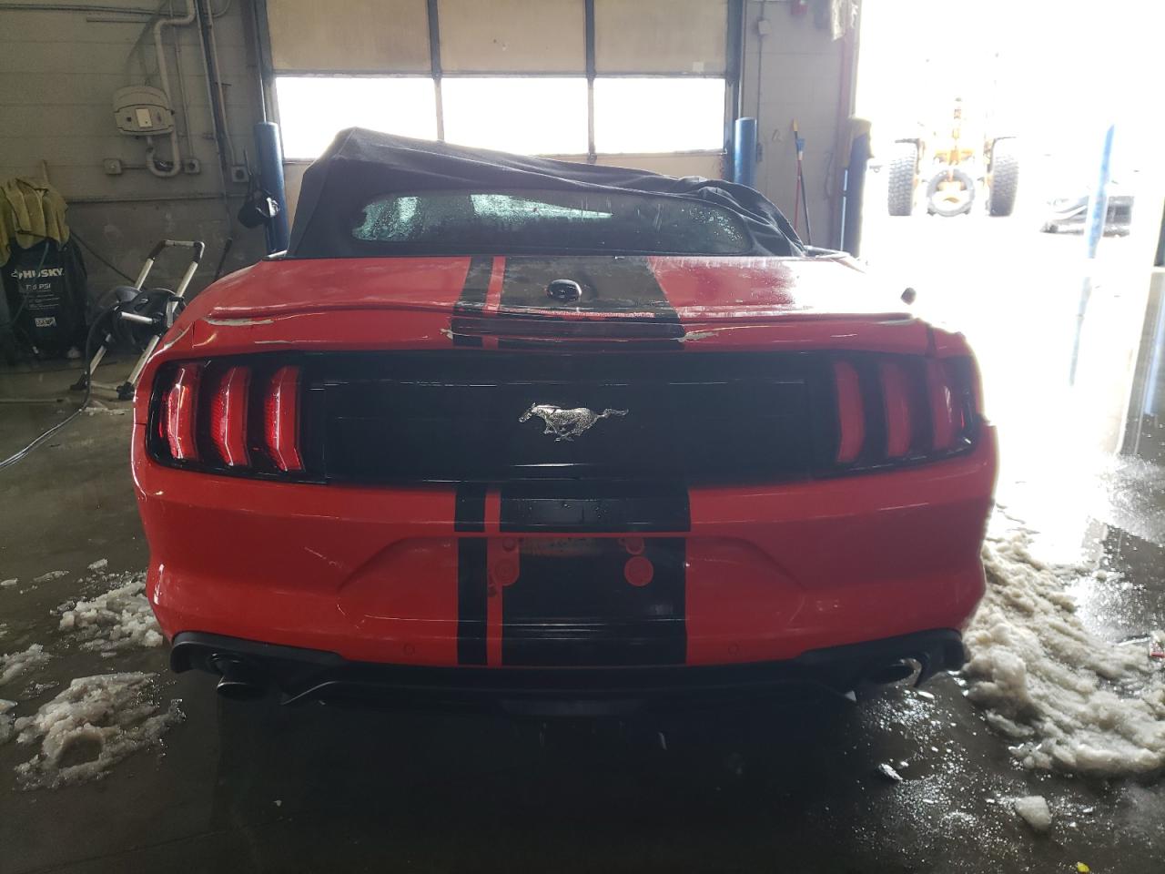 Photo 5 VIN: 1FATP8UH5M5121709 - FORD MUSTANG 