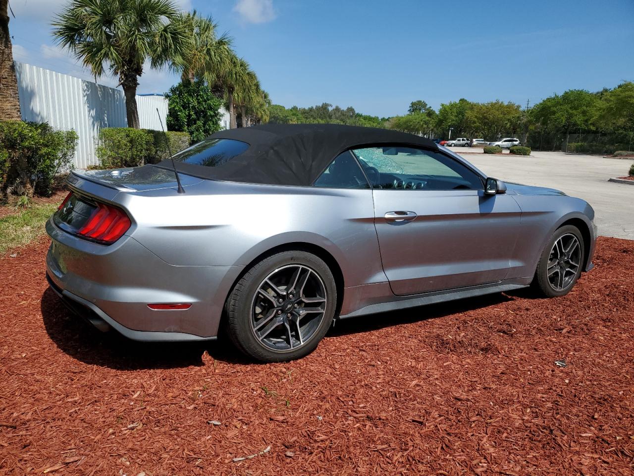 Photo 2 VIN: 1FATP8UH5N5102983 - FORD MUSTANG 