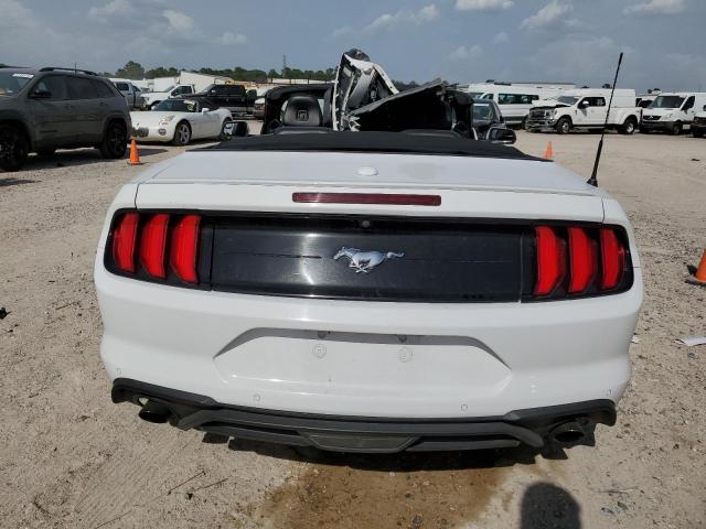 Photo 5 VIN: 1FATP8UH6J5105840 - FORD MUSTANG 