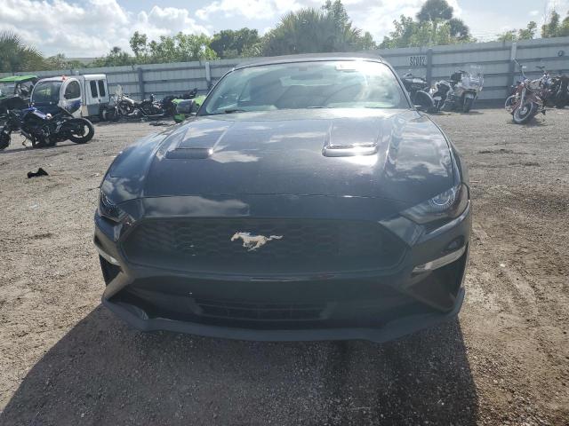 Photo 4 VIN: 1FATP8UH6J5132956 - FORD MUSTANG 