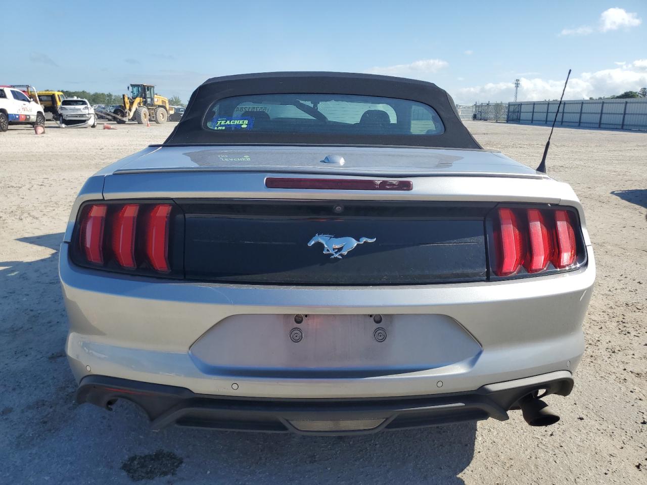 Photo 5 VIN: 1FATP8UH6L5113293 - FORD MUSTANG 