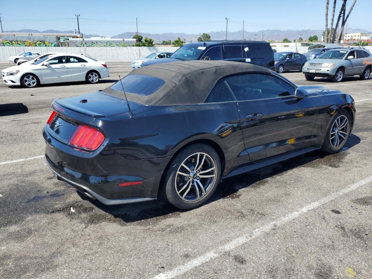 Photo 2 VIN: 1FATP8UH7F5364215 - FORD MUSTANG 