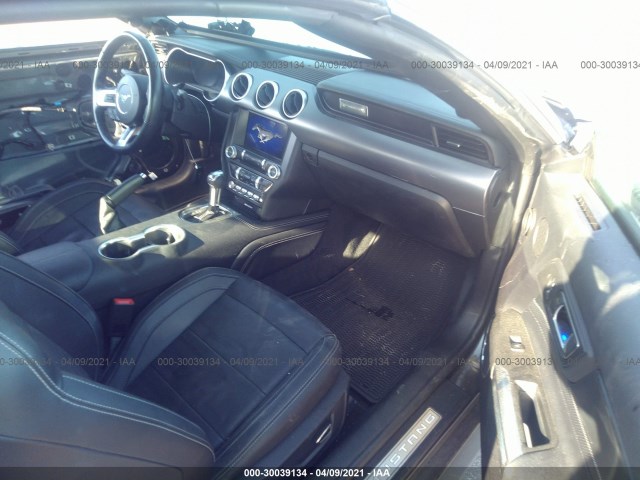 Photo 4 VIN: 1FATP8UH7J5121500 - FORD MUSTANG 