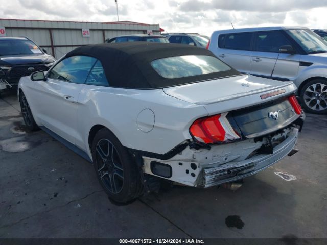 Photo 2 VIN: 1FATP8UH7J5132660 - FORD MUSTANG 