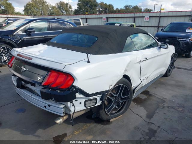 Photo 3 VIN: 1FATP8UH7J5132660 - FORD MUSTANG 