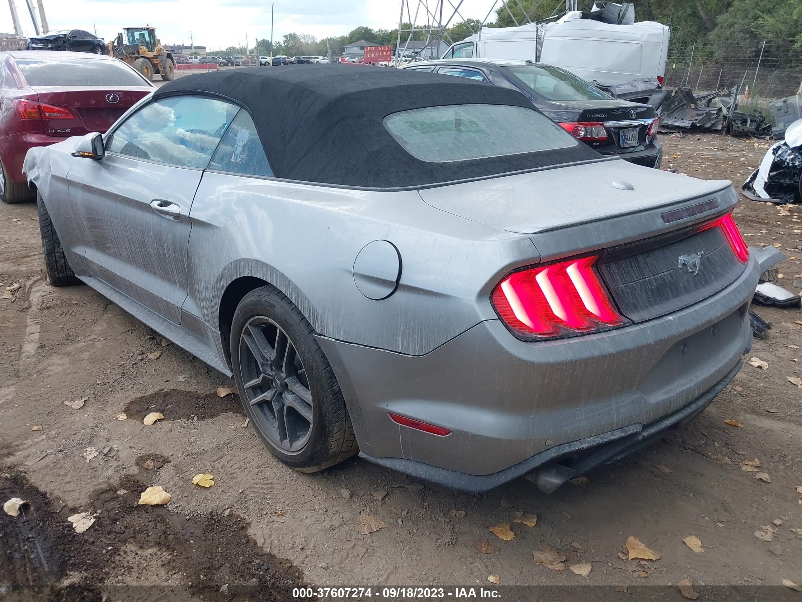 Photo 2 VIN: 1FATP8UH7L5137344 - FORD MUSTANG 