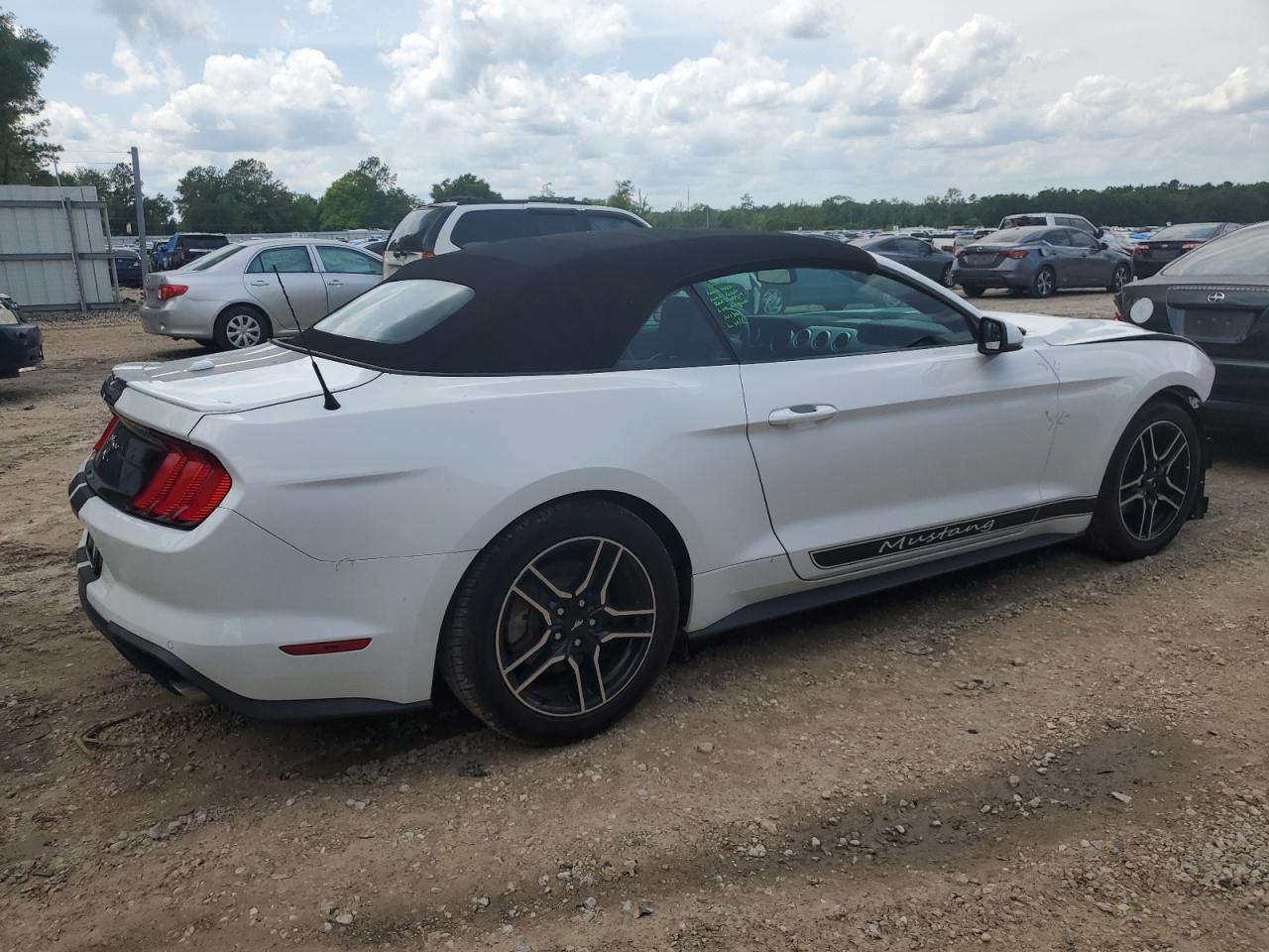 Photo 2 VIN: 1FATP8UH7L5179979 - FORD MUSTANG 