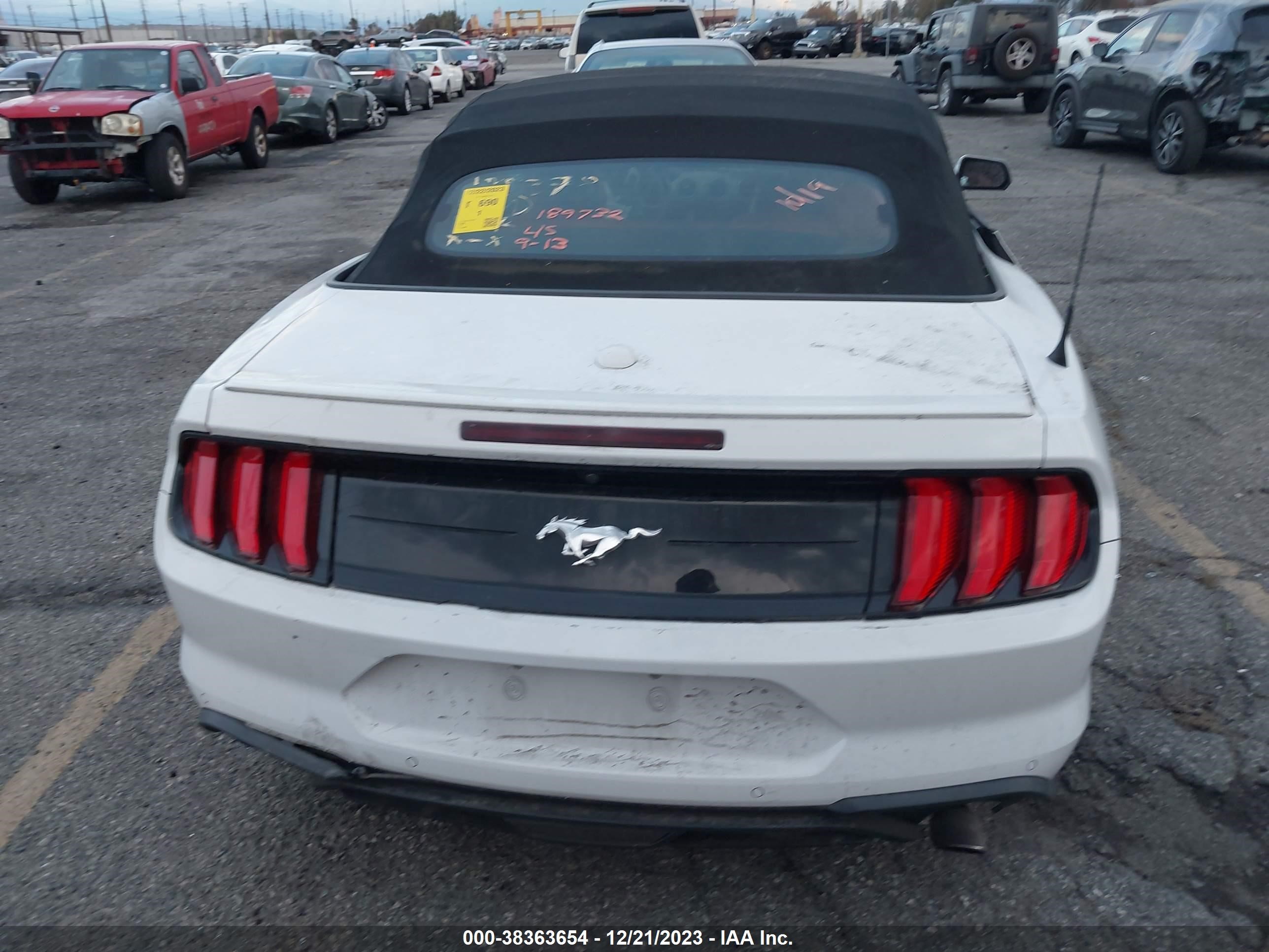 Photo 15 VIN: 1FATP8UH8J5155798 - FORD MUSTANG 