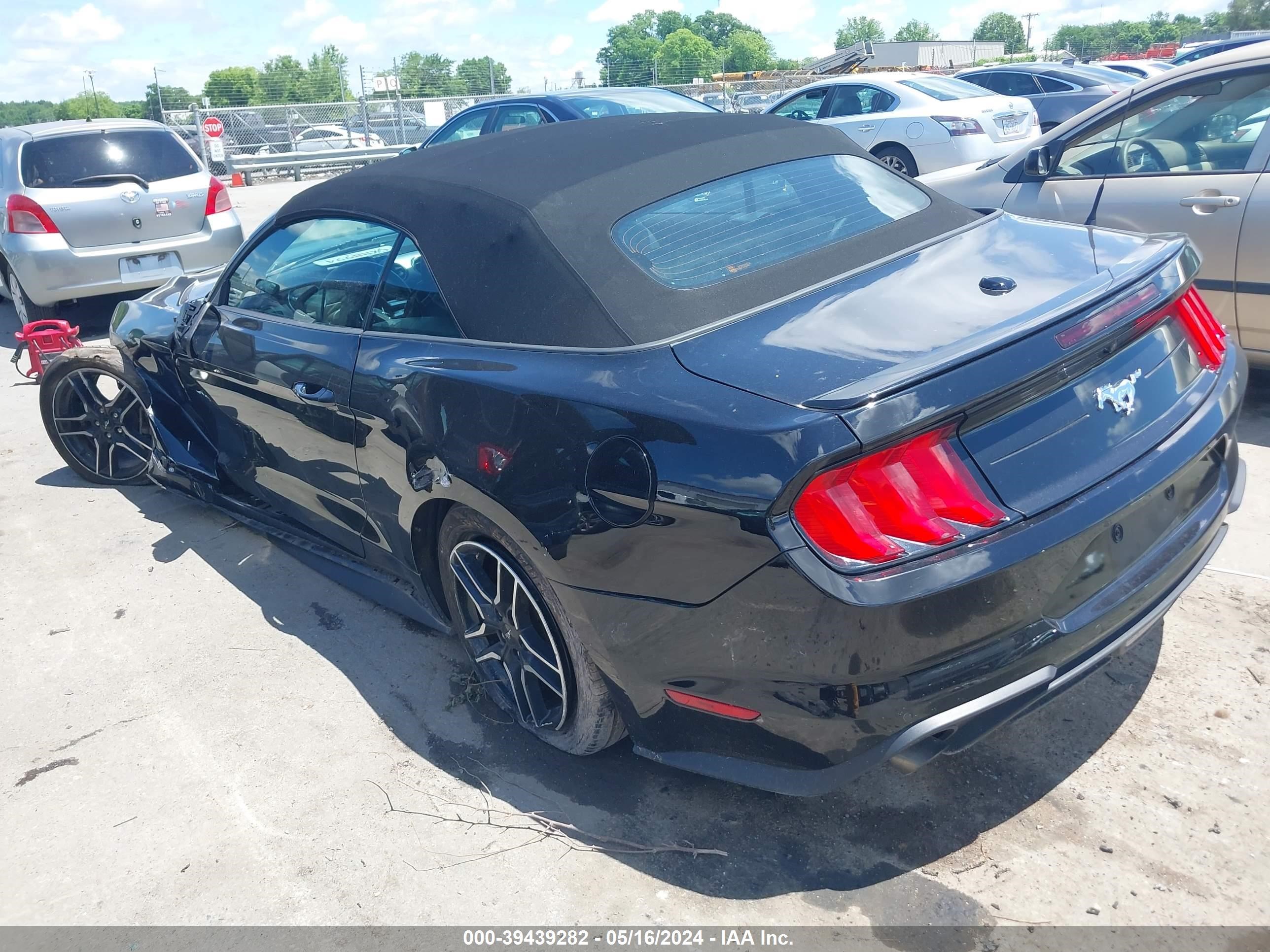 Photo 2 VIN: 1FATP8UH8N5124461 - FORD MUSTANG 