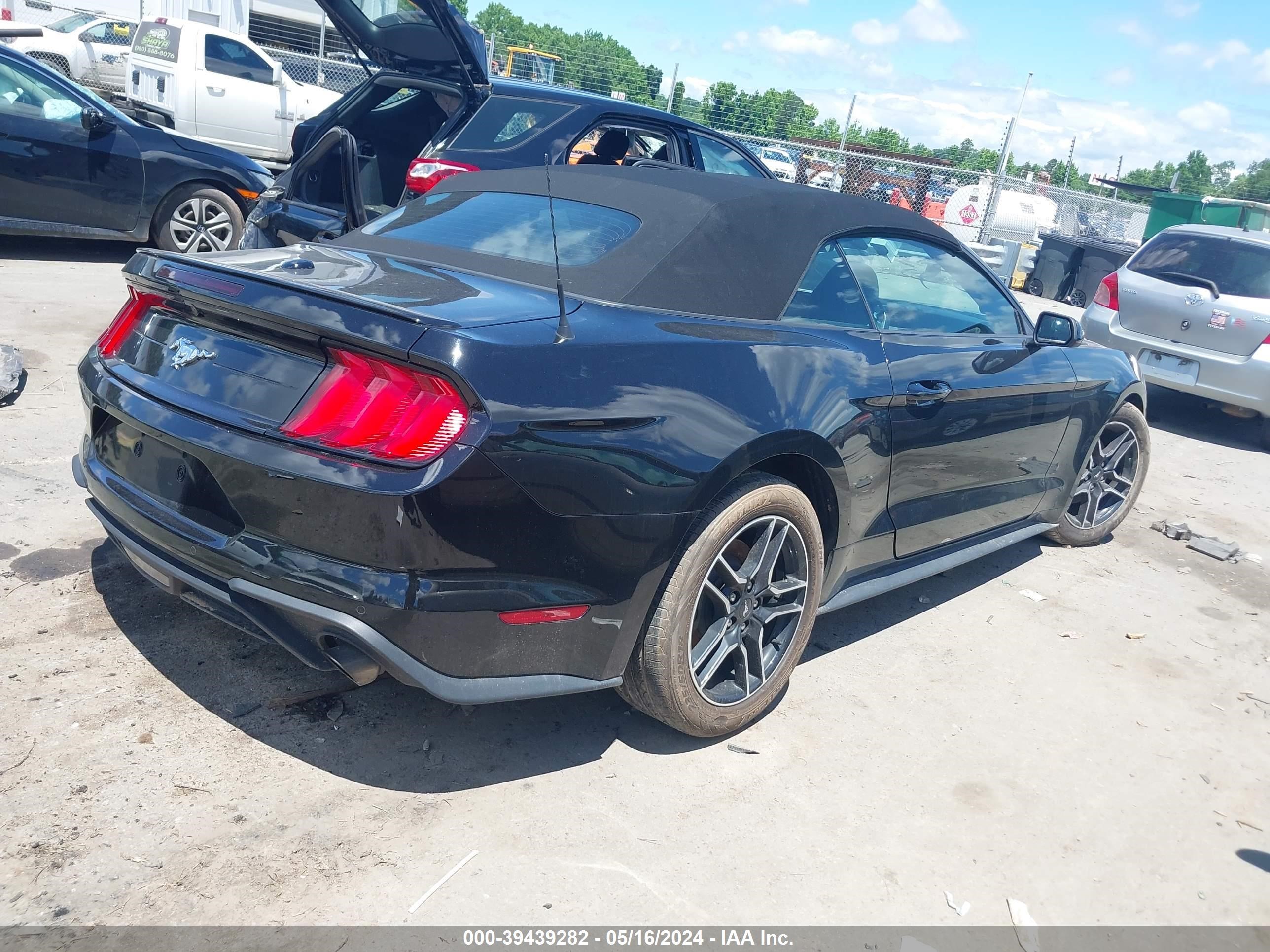 Photo 3 VIN: 1FATP8UH8N5124461 - FORD MUSTANG 