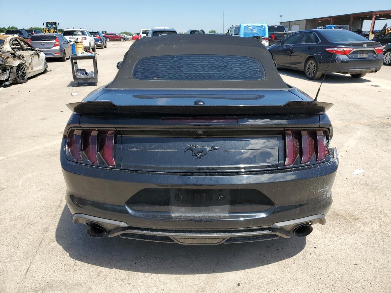 Photo 5 VIN: 1FATP8UH9J5105900 - FORD MUSTANG 