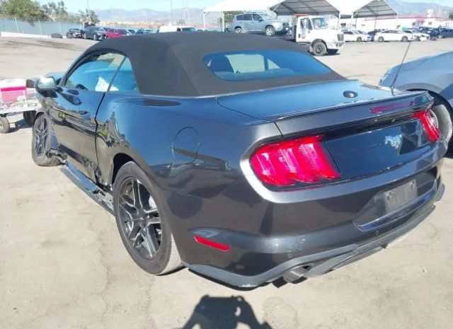 Photo 2 VIN: 1FATP8UH9J5165904 - FORD MUSTANG 