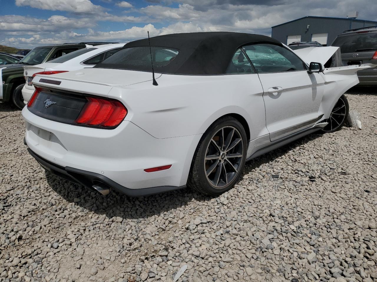 Photo 2 VIN: 1FATP8UH9L5138477 - FORD MUSTANG 