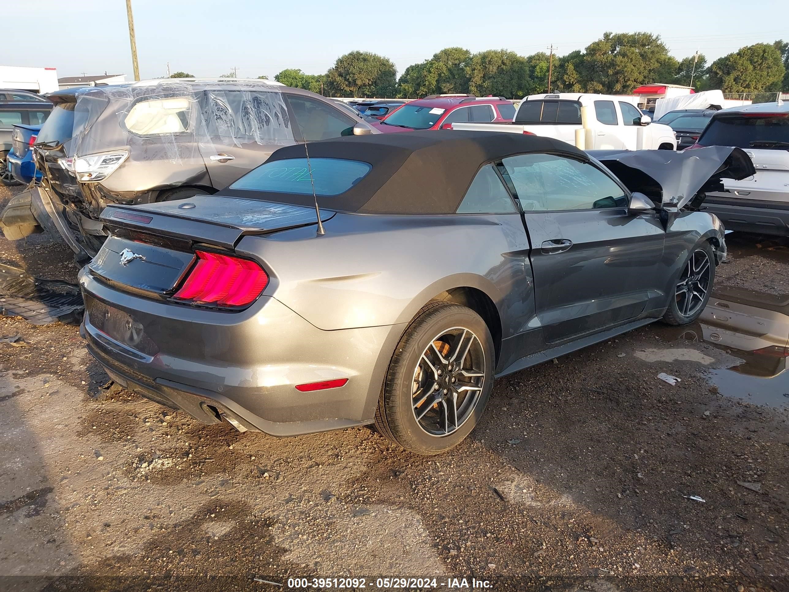 Photo 3 VIN: 1FATP8UH9N5118765 - FORD MUSTANG 