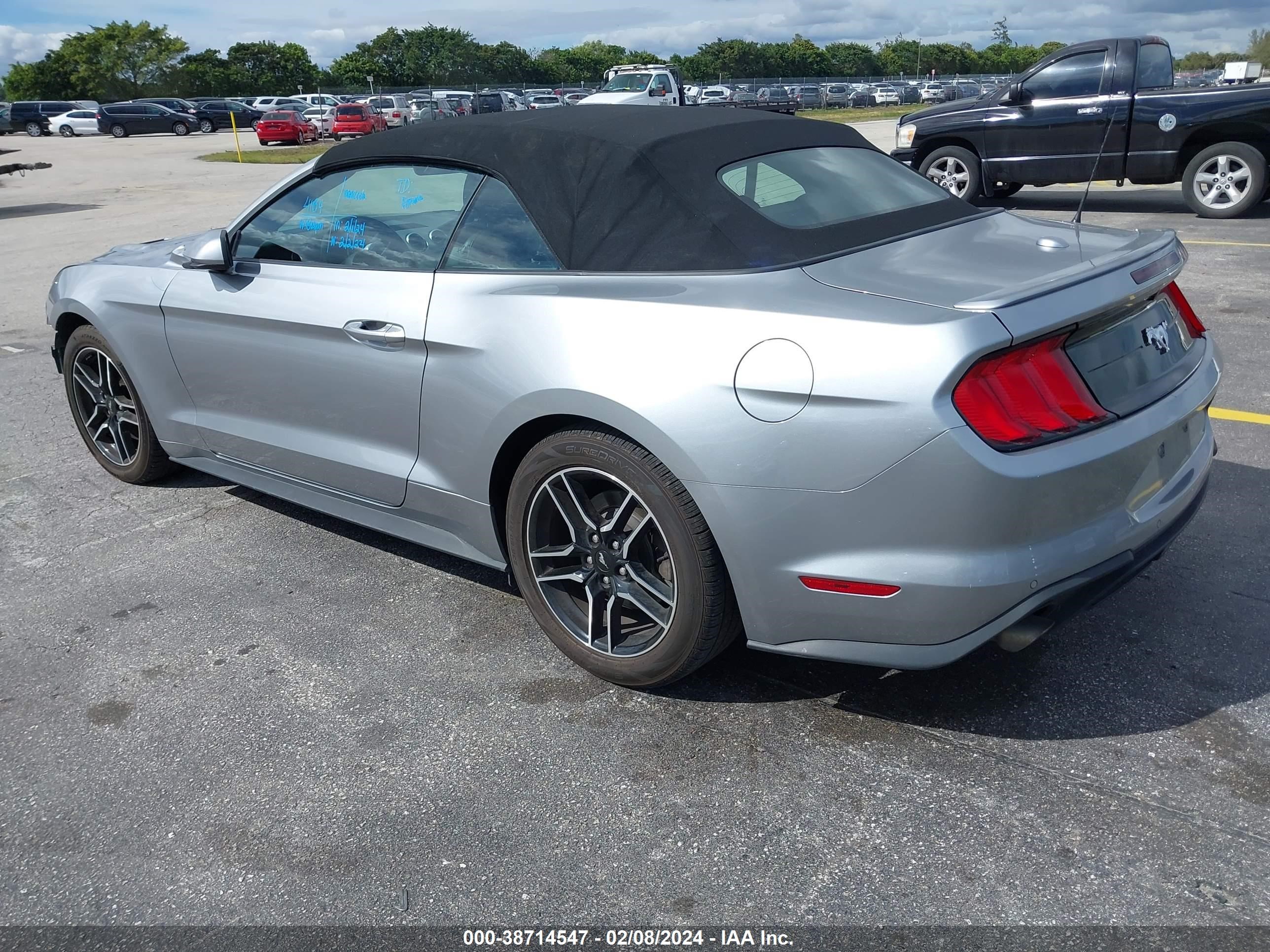 Photo 2 VIN: 1FATP8UH9N5124372 - FORD MUSTANG 