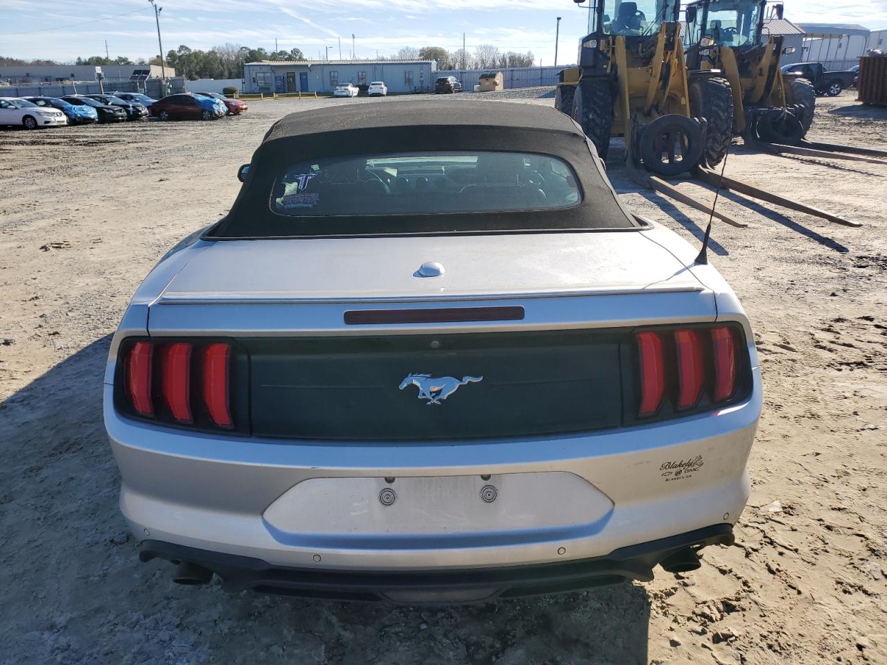 Photo 5 VIN: 1FATP8UHXJ5132880 - FORD MUSTANG 