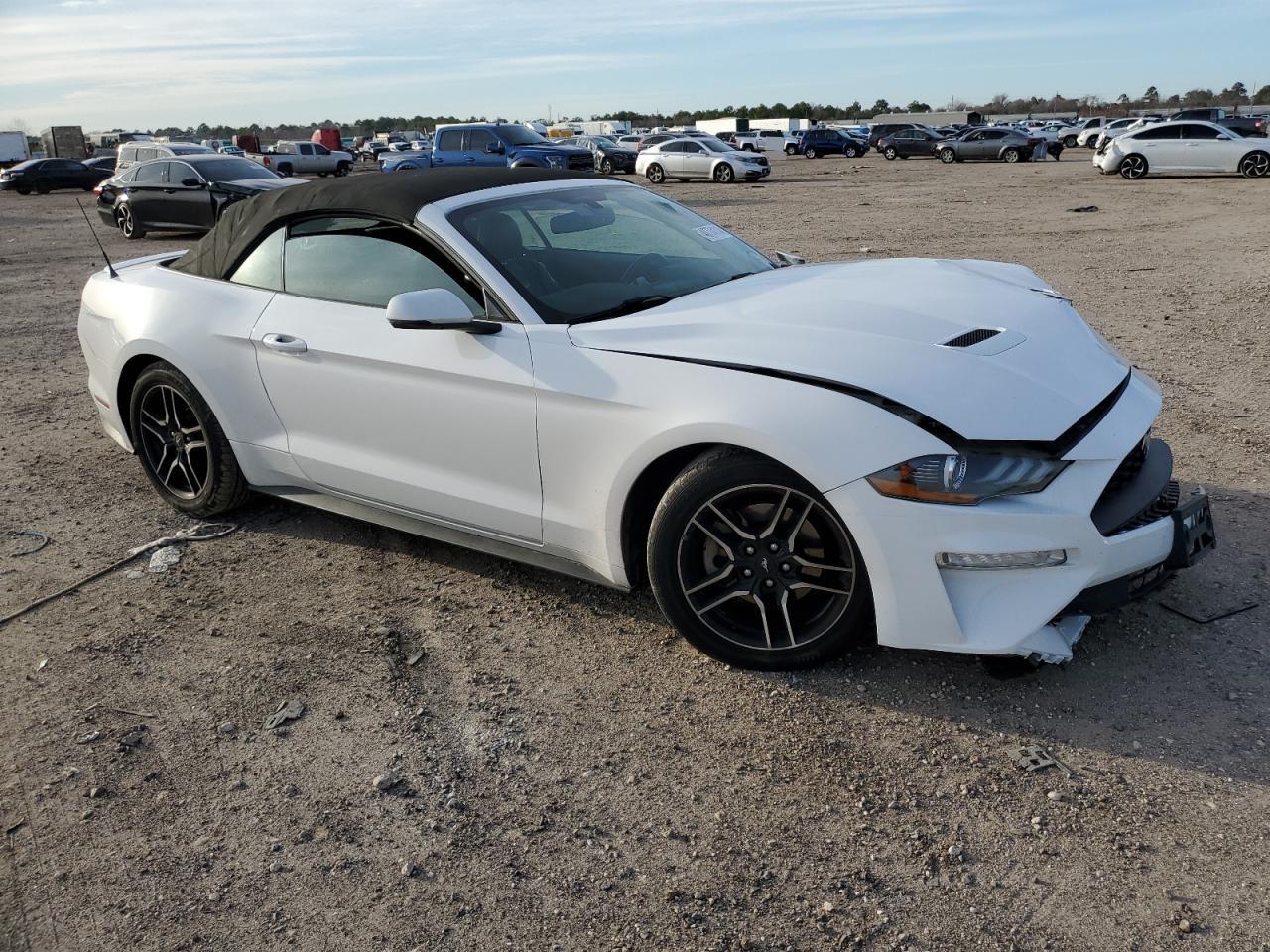 Photo 3 VIN: 1FATP8UHXK5126336 - FORD MUSTANG 