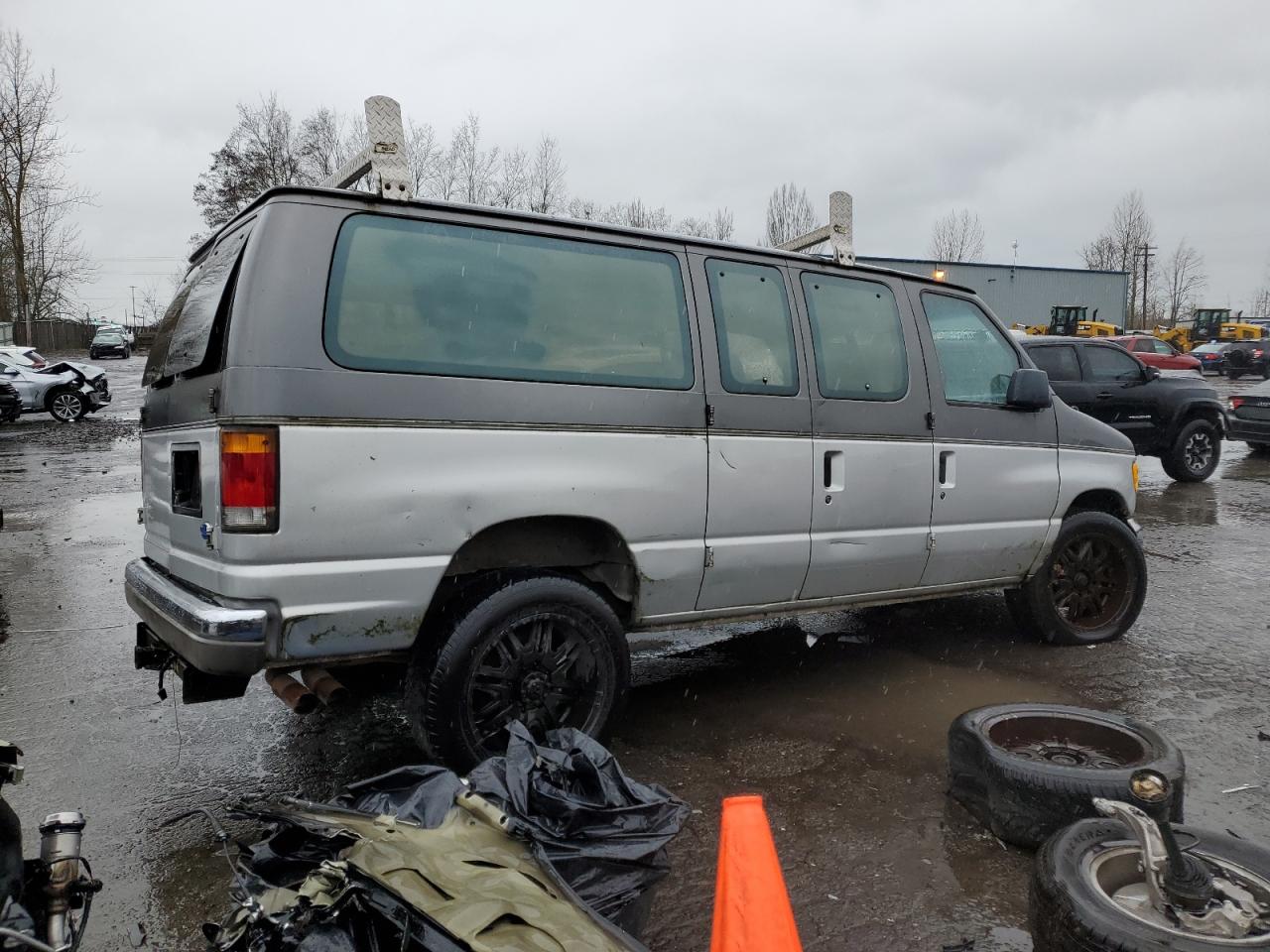 Photo 2 VIN: 1FBHE31G5NHA77283 - FORD ECONOLINE 