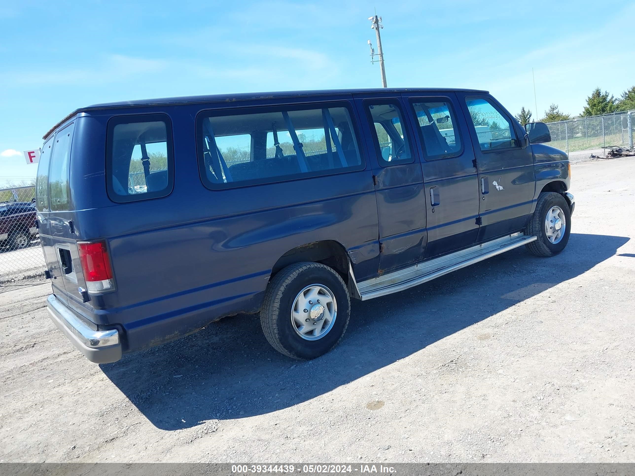 Photo 3 VIN: 1FBJS31G6SHB86275 - FORD ECONOLINE 