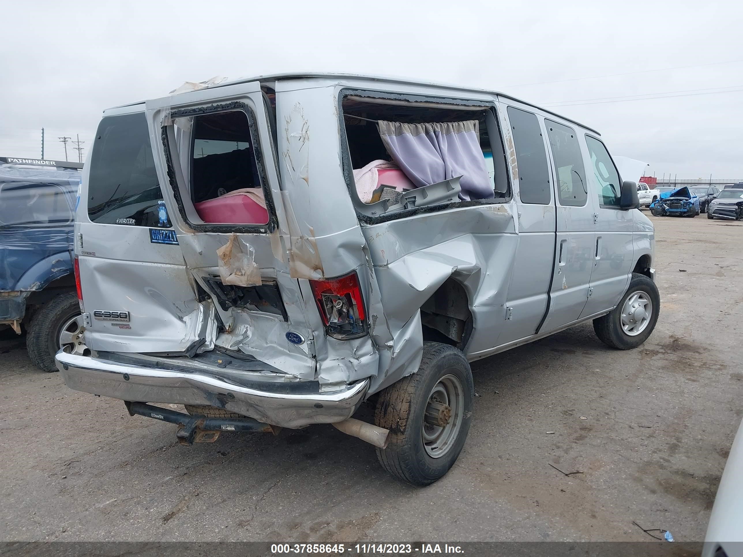 Photo 3 VIN: 1FBNE31L58DB39521 - FORD ECONOLINE 