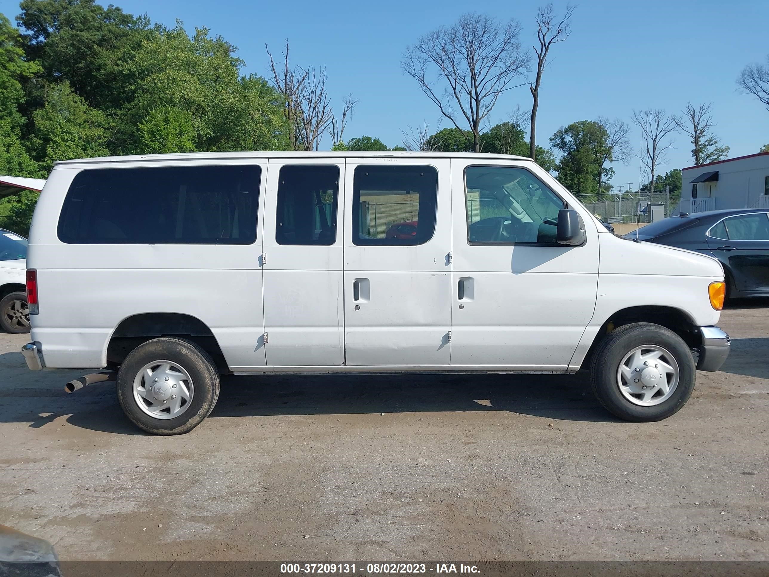 Photo 12 VIN: 1FBNE31L75HB12552 - FORD ECONOLINE 