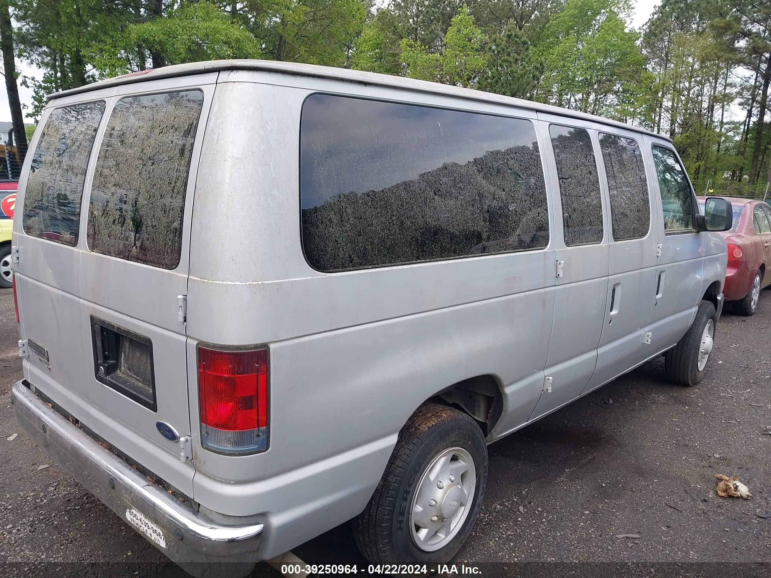 Photo 3 VIN: 1FBNE31L78DB47121 - FORD ECONOLINE 