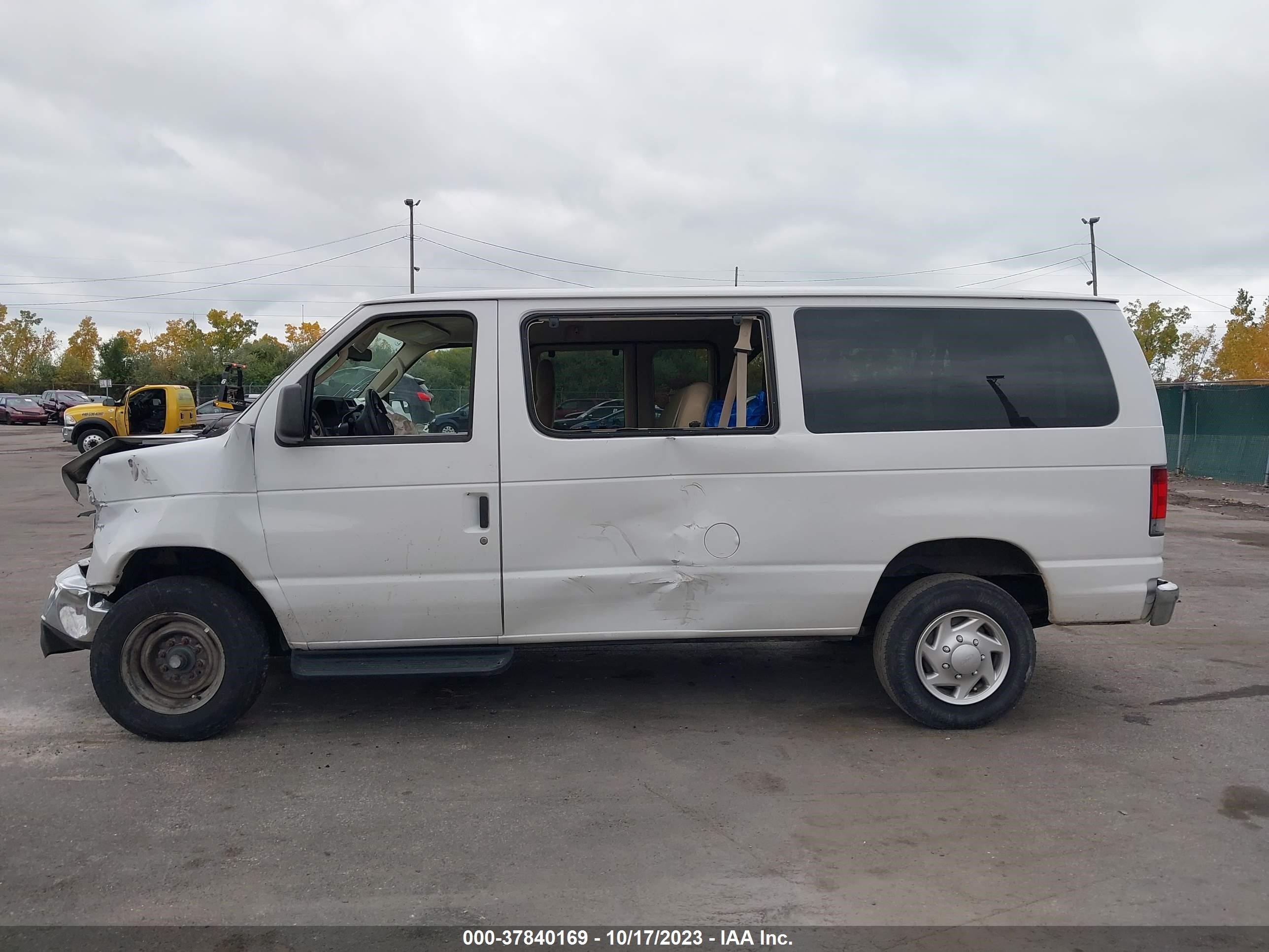 Photo 14 VIN: 1FBNE3BL9DDA65531 - FORD ECONOLINE WAGON 