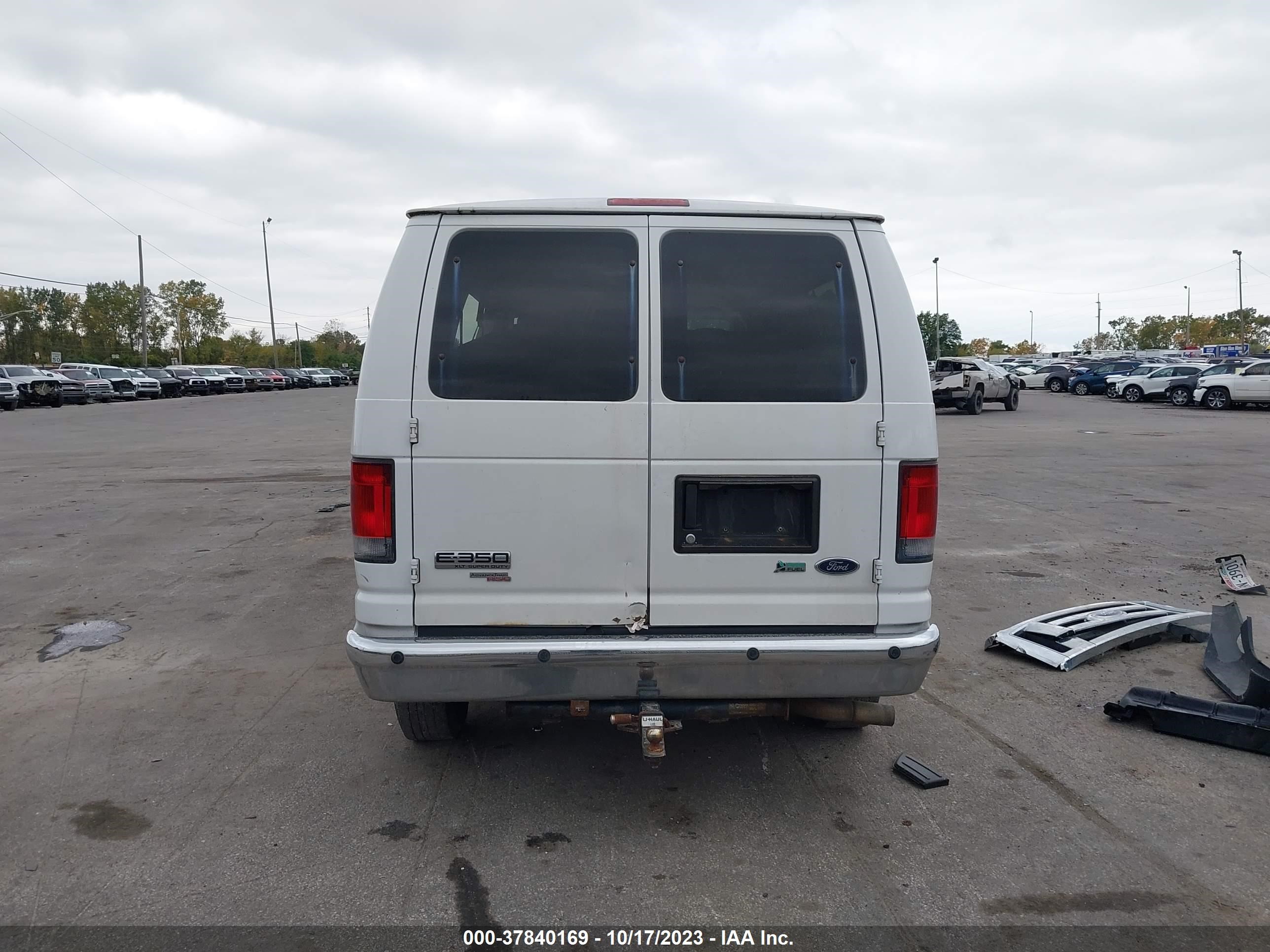 Photo 16 VIN: 1FBNE3BL9DDA65531 - FORD ECONOLINE WAGON 