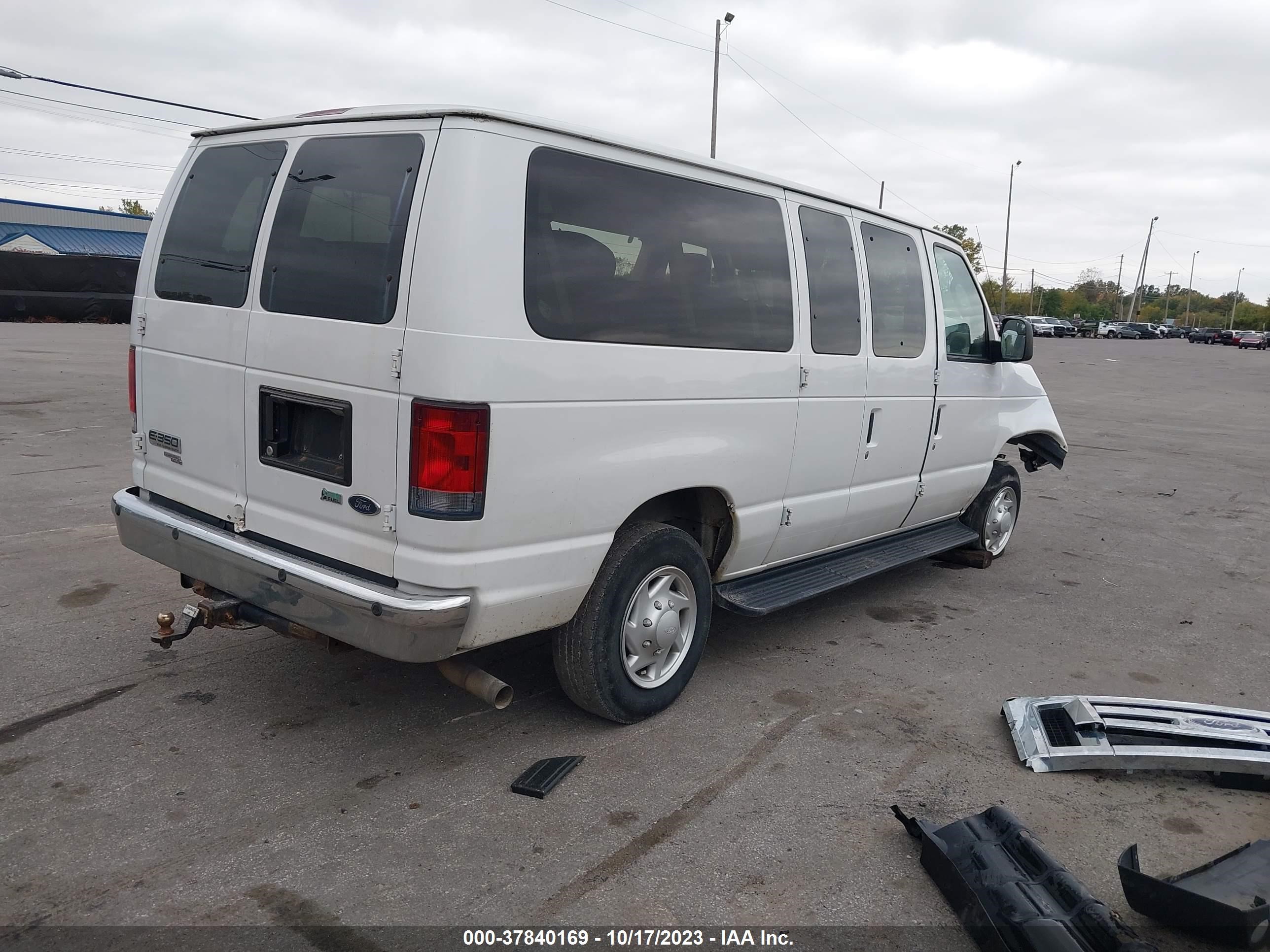 Photo 3 VIN: 1FBNE3BL9DDA65531 - FORD ECONOLINE WAGON 