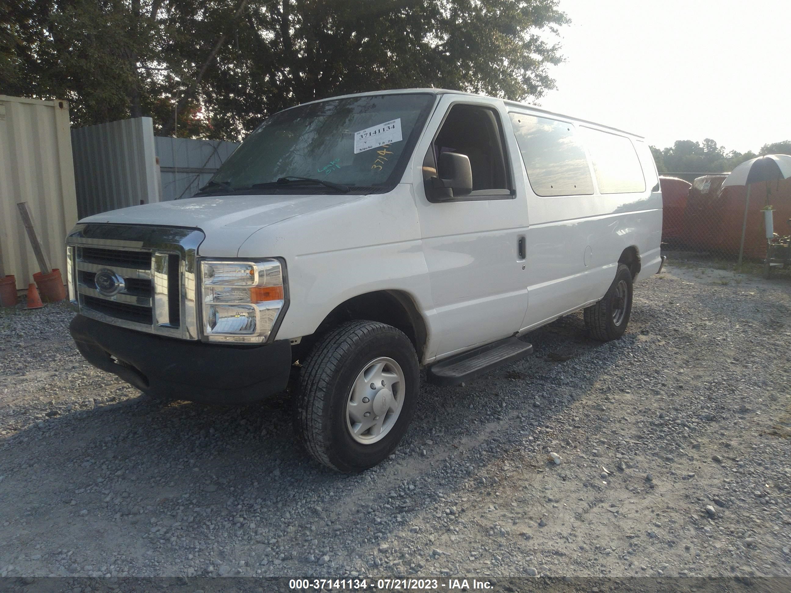 Photo 1 VIN: 1FBSS31L08DB22363 - FORD ECONOLINE 