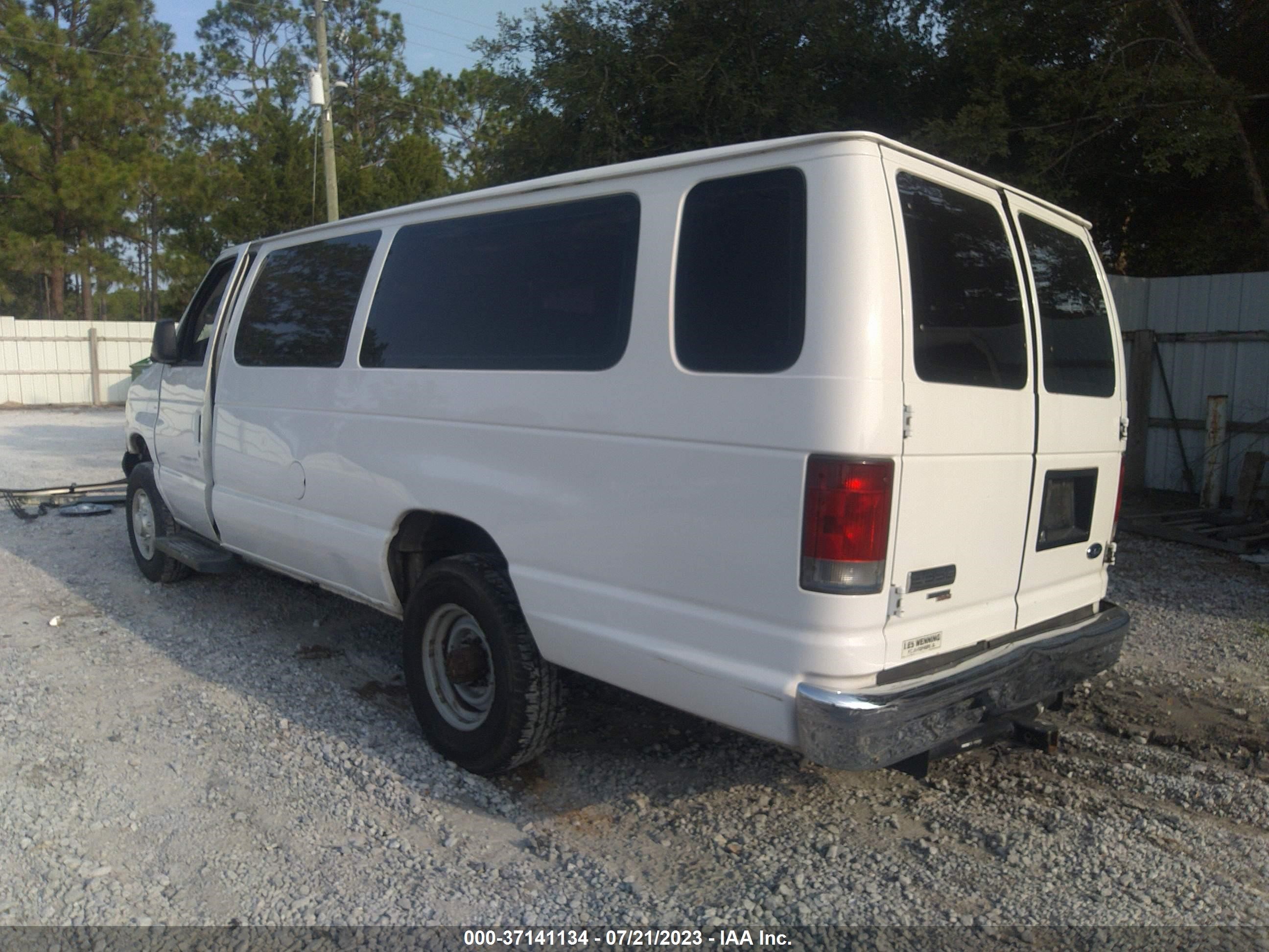 Photo 2 VIN: 1FBSS31L08DB22363 - FORD ECONOLINE 