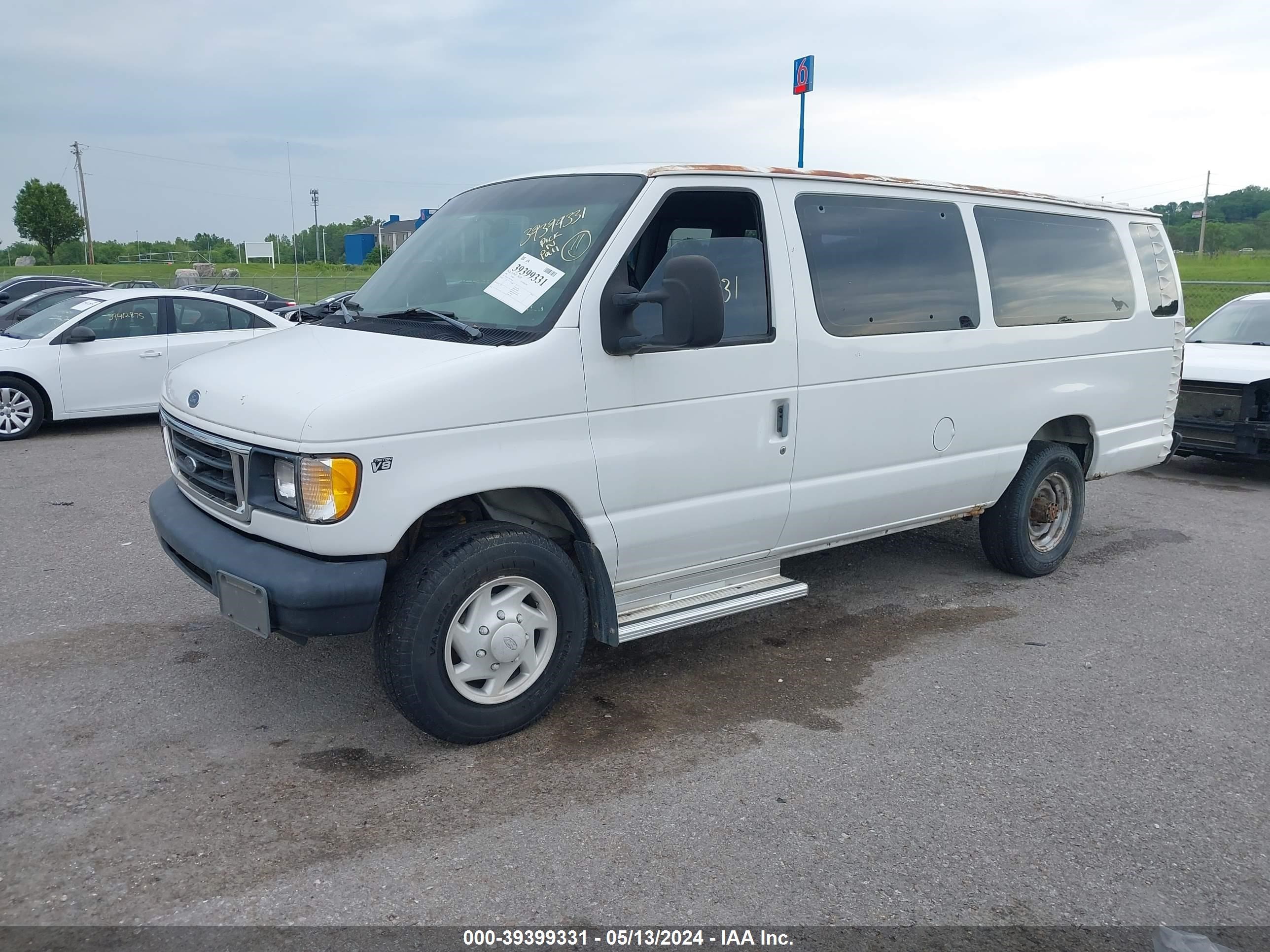 Photo 1 VIN: 1FBSS31L2WHA74466 - FORD ECONOLINE 