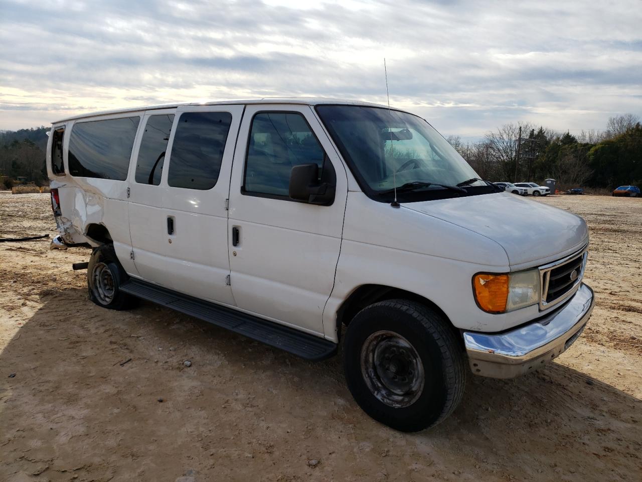 Photo 3 VIN: 1FBSS31L44HB02698 - FORD ECONOLINE 