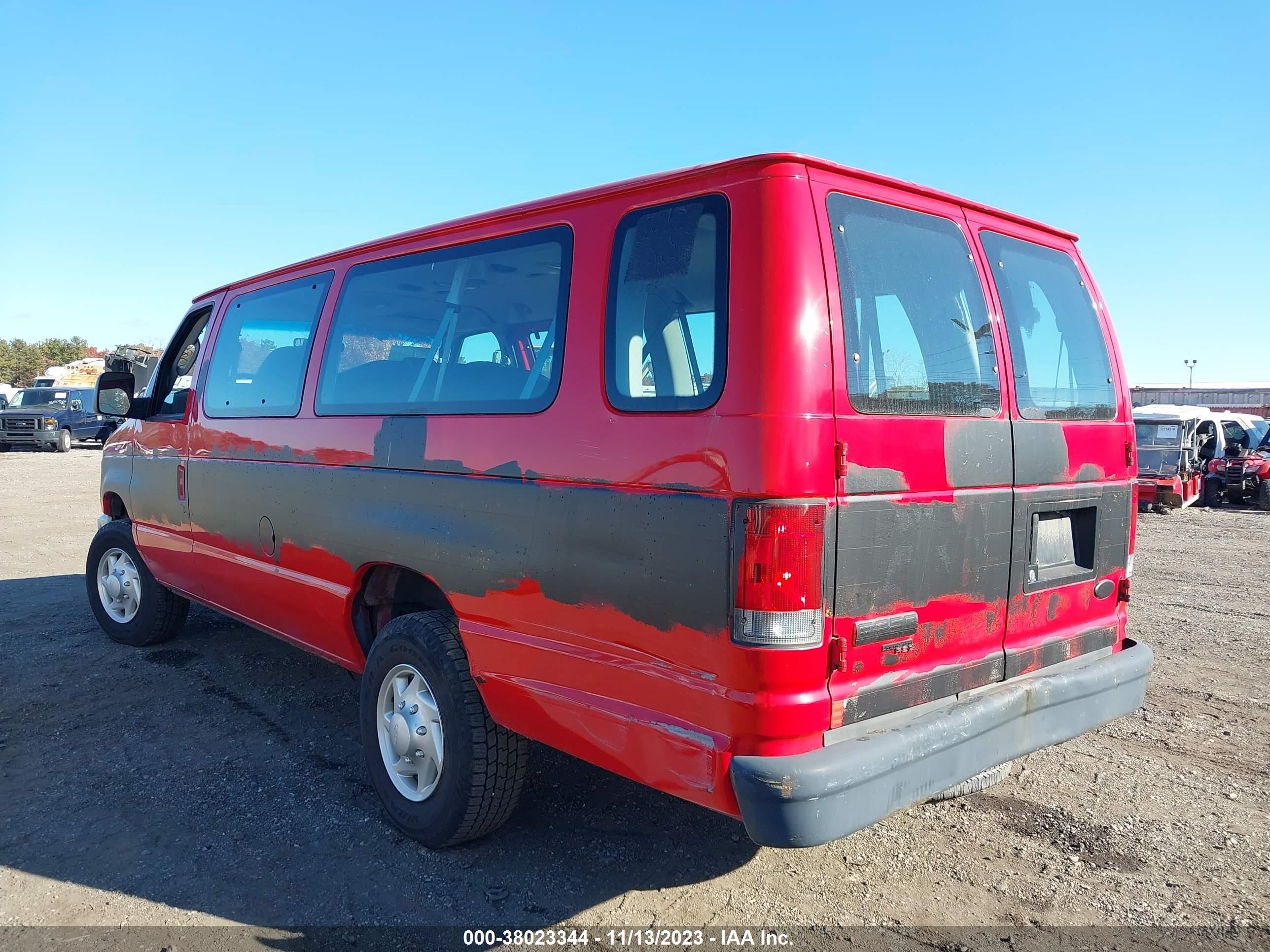 Photo 2 VIN: 1FBSS31L48DA98991 - FORD ECONOLINE 