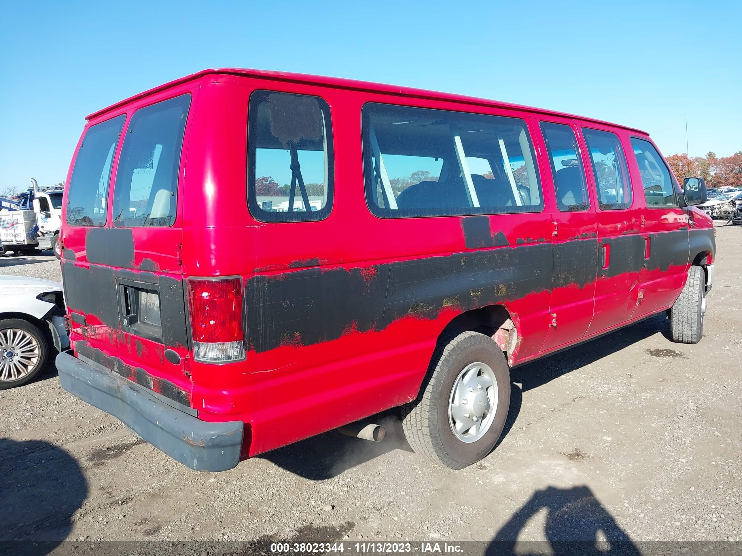 Photo 3 VIN: 1FBSS31L48DA98991 - FORD ECONOLINE 