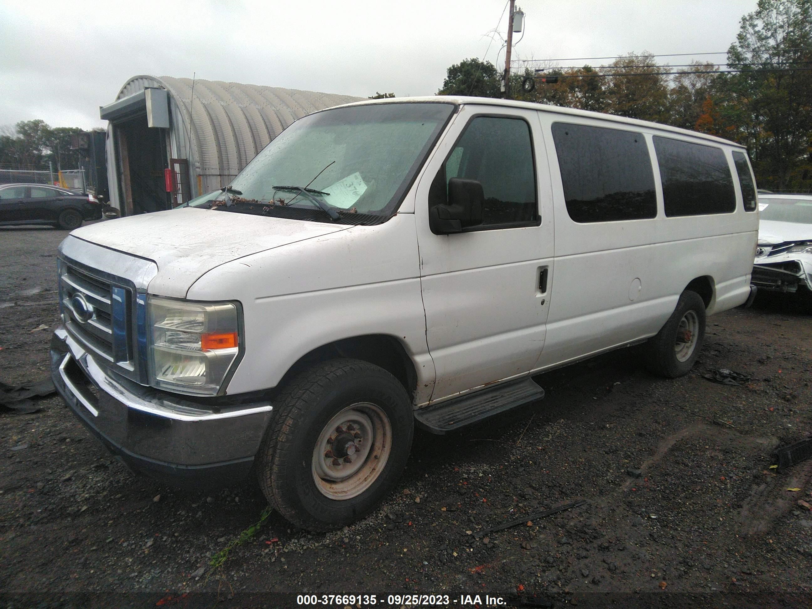 Photo 1 VIN: 1FBSS31L58DA18855 - FORD ECONOLINE 