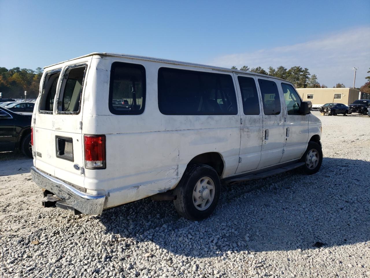 Photo 2 VIN: 1FBSS31L75HB37902 - FORD ECONOLINE 