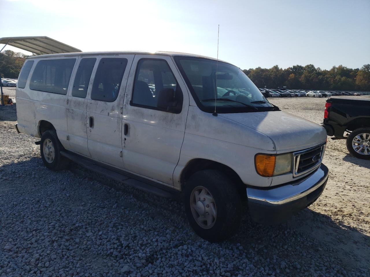 Photo 3 VIN: 1FBSS31L75HB37902 - FORD ECONOLINE 