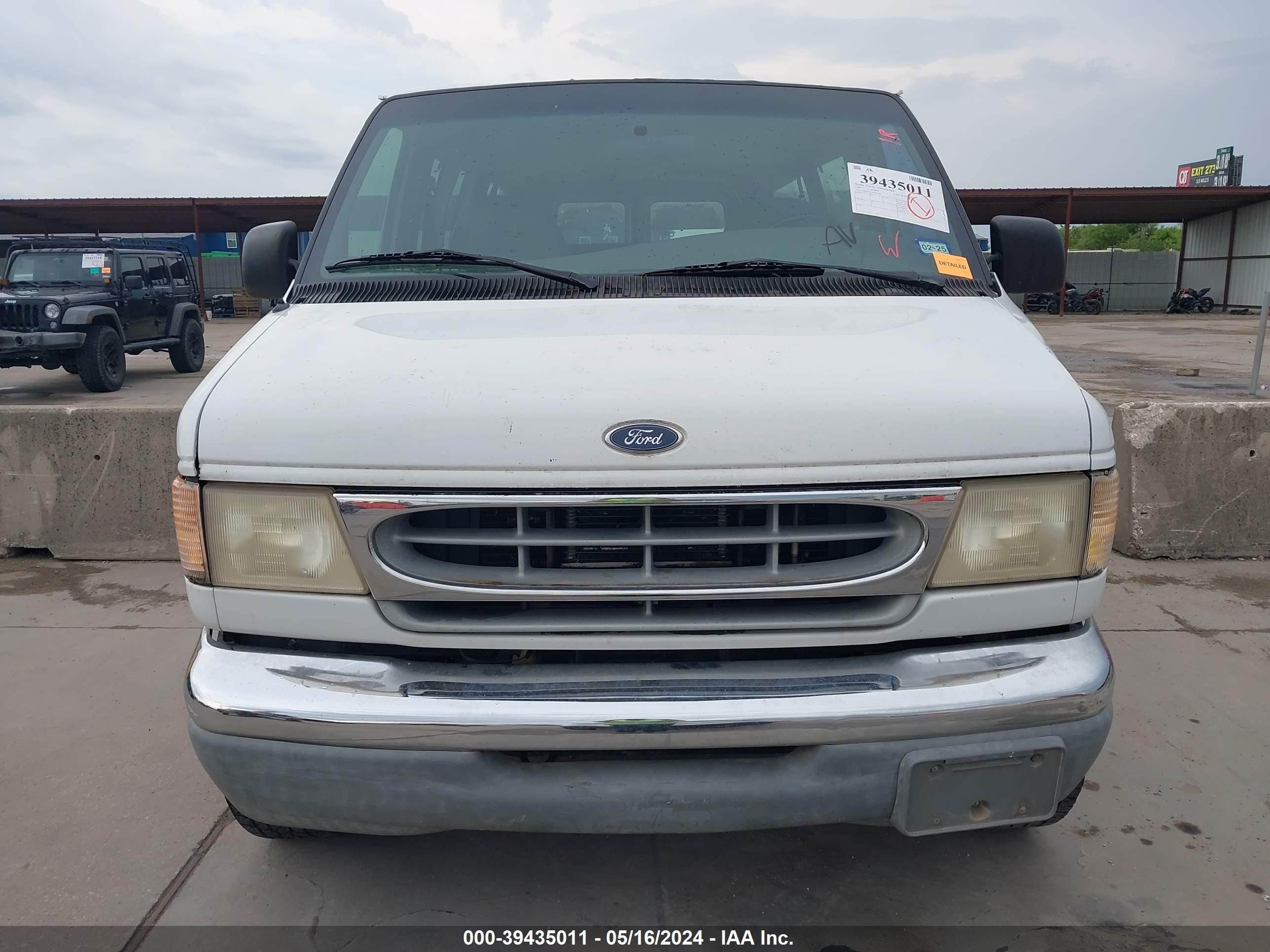 Photo 11 VIN: 1FBSS31L8XHA87093 - FORD NULL 