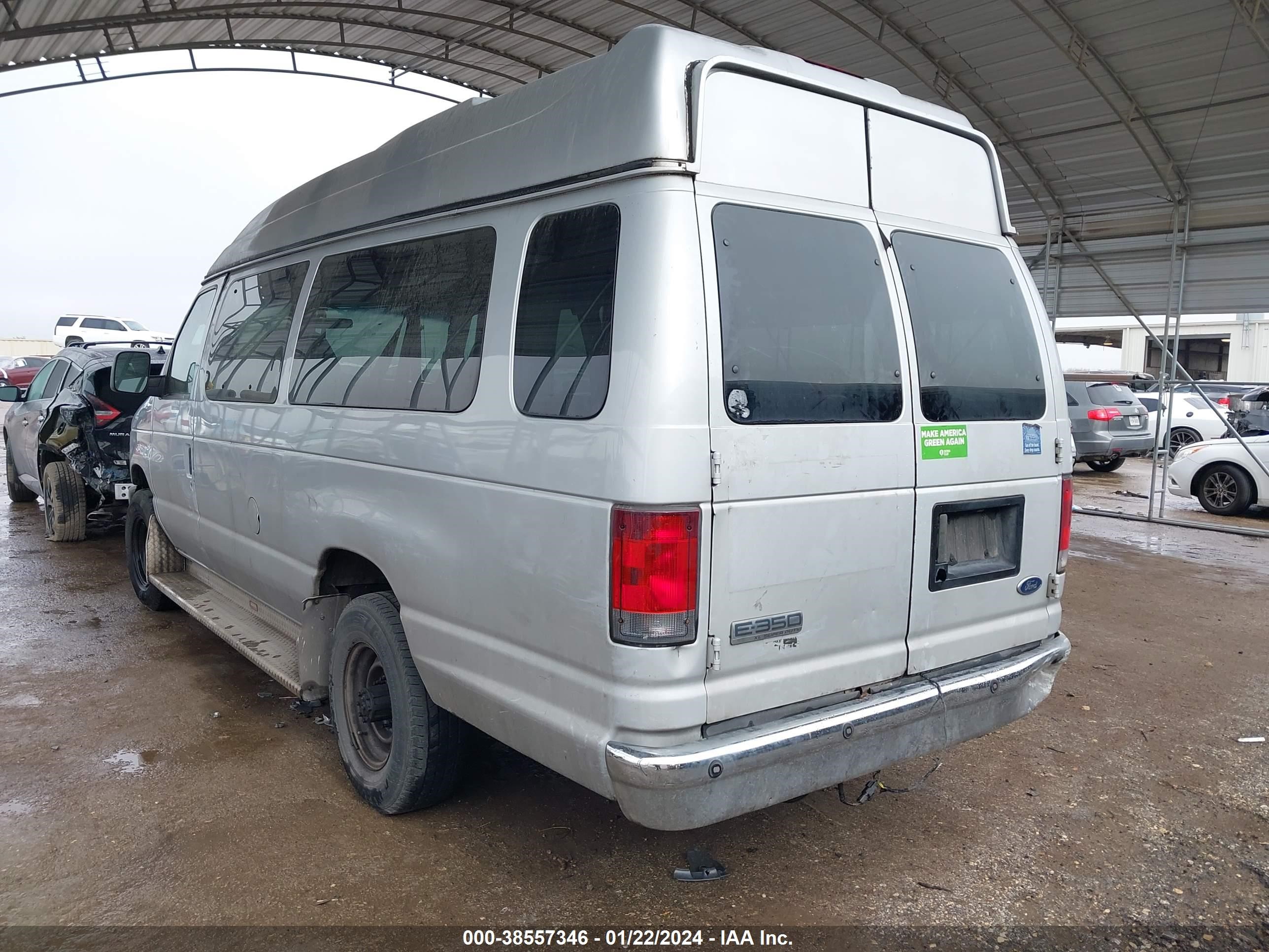 Photo 2 VIN: 1FBSS31L98DA69291 - FORD ECONOLINE 