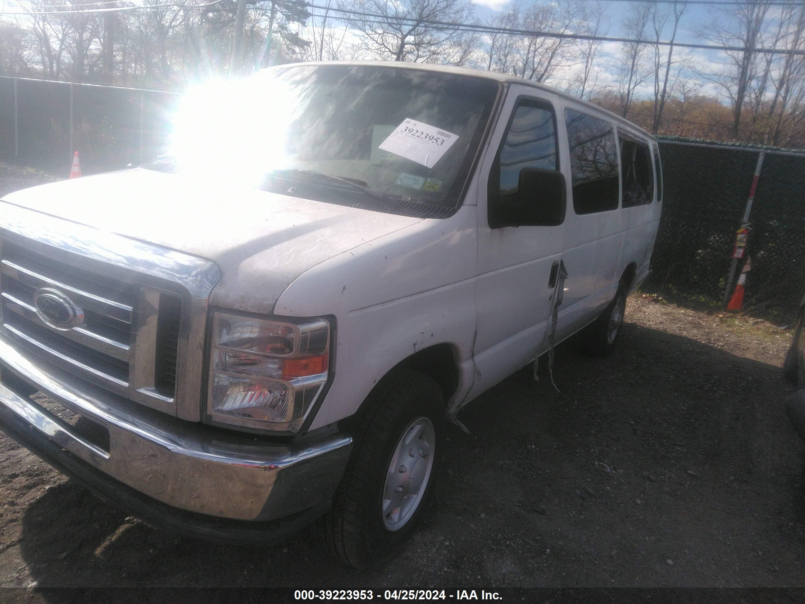 Photo 1 VIN: 1FBSS31LX8DB22273 - FORD NULL 