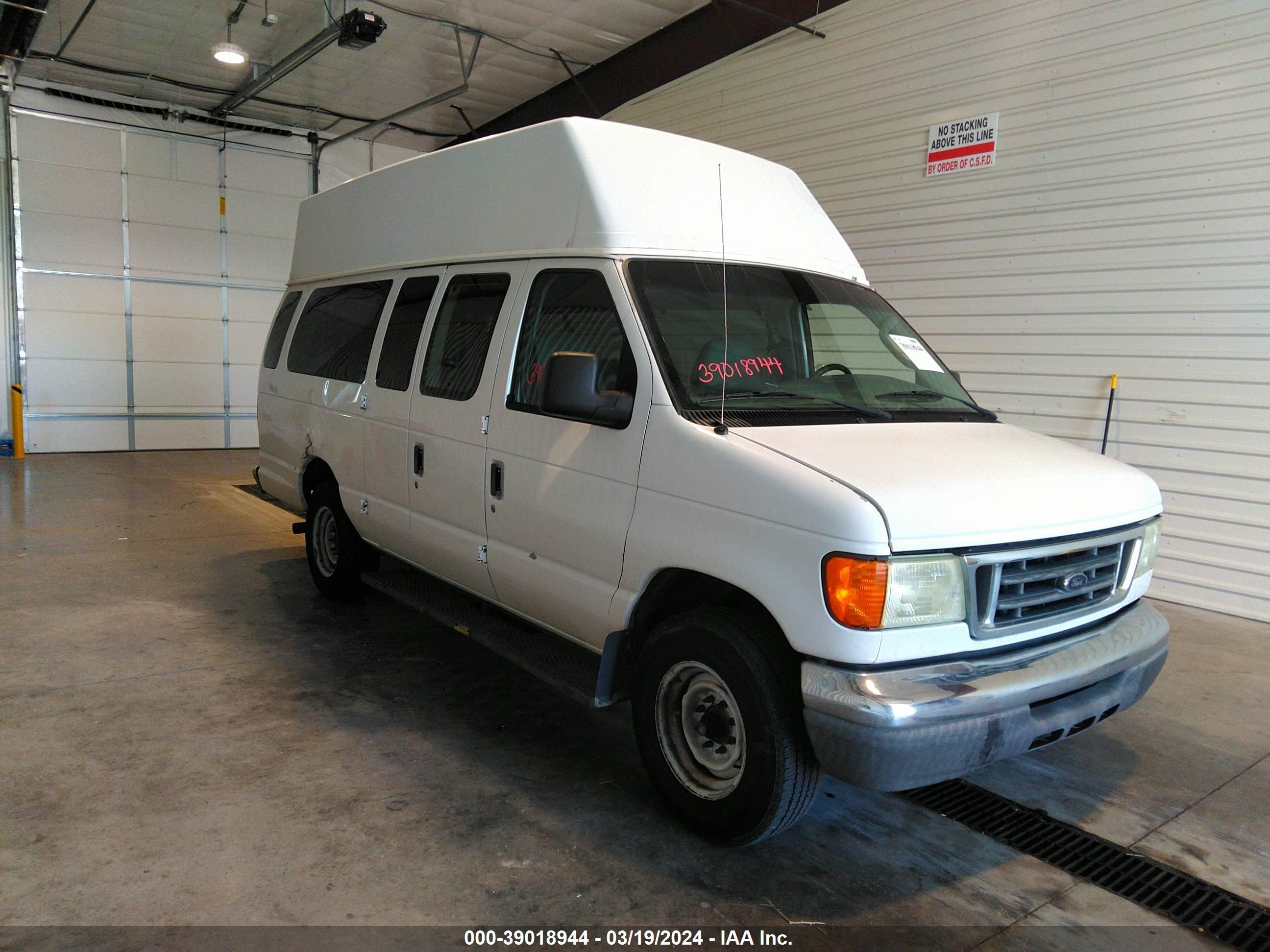 Photo 1 VIN: 1FBSS31S15HA83150 - FORD ECONOLINE 