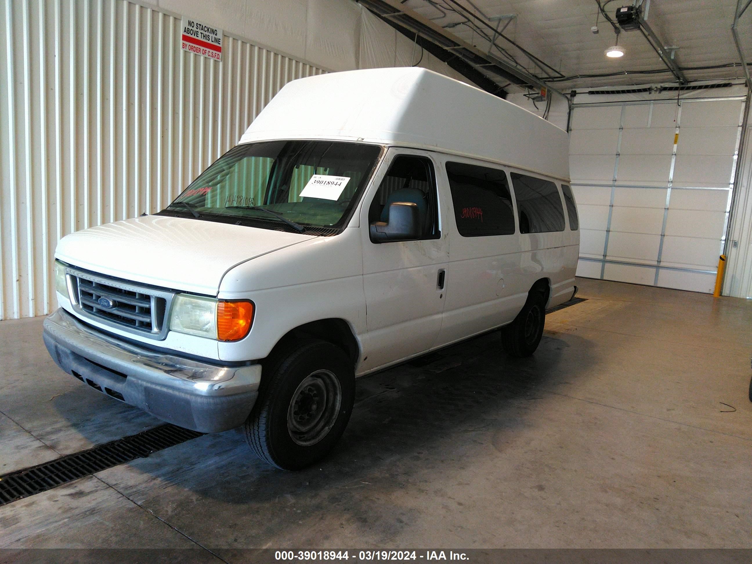 Photo 2 VIN: 1FBSS31S15HA83150 - FORD ECONOLINE 