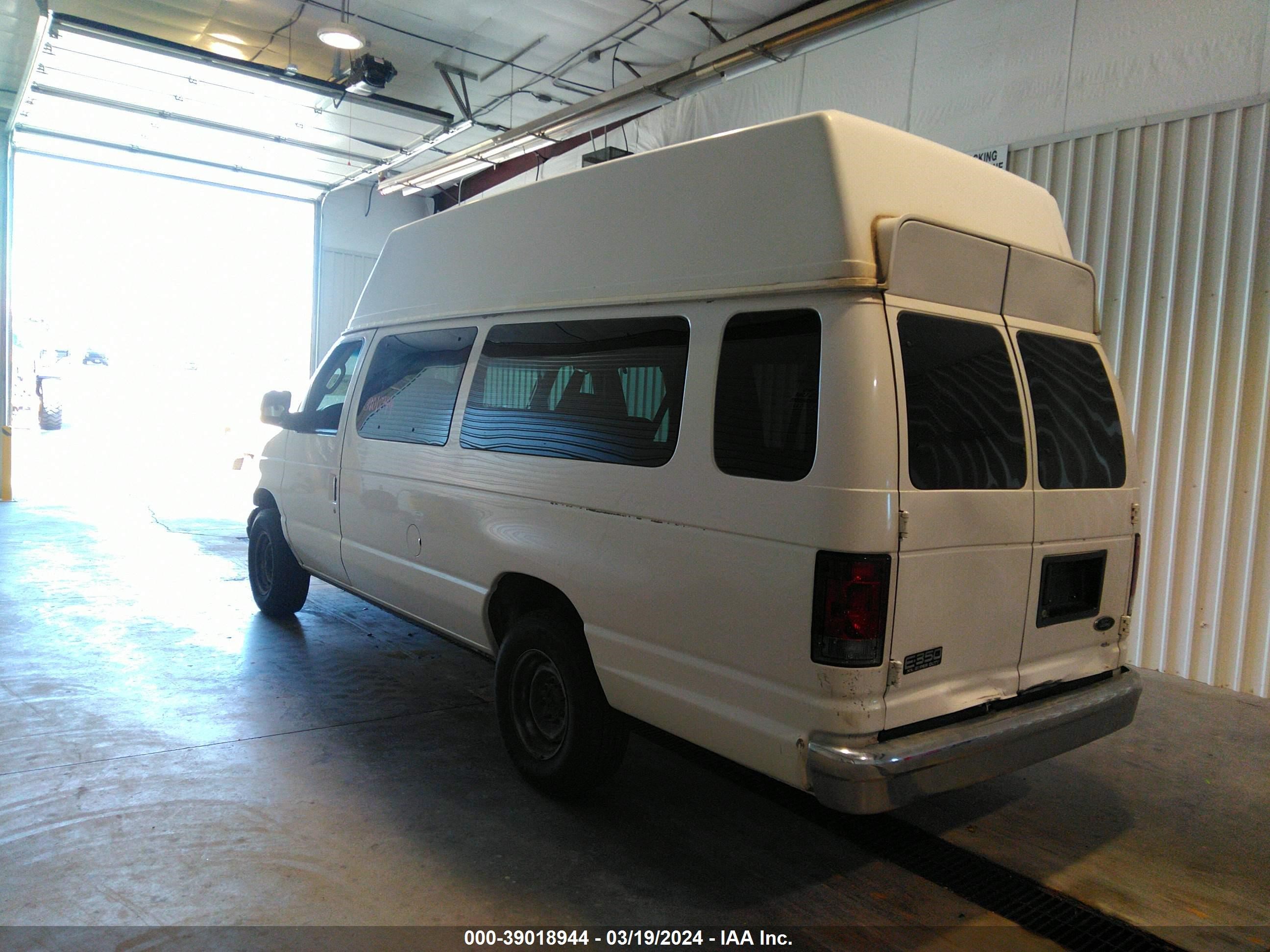 Photo 3 VIN: 1FBSS31S15HA83150 - FORD ECONOLINE 