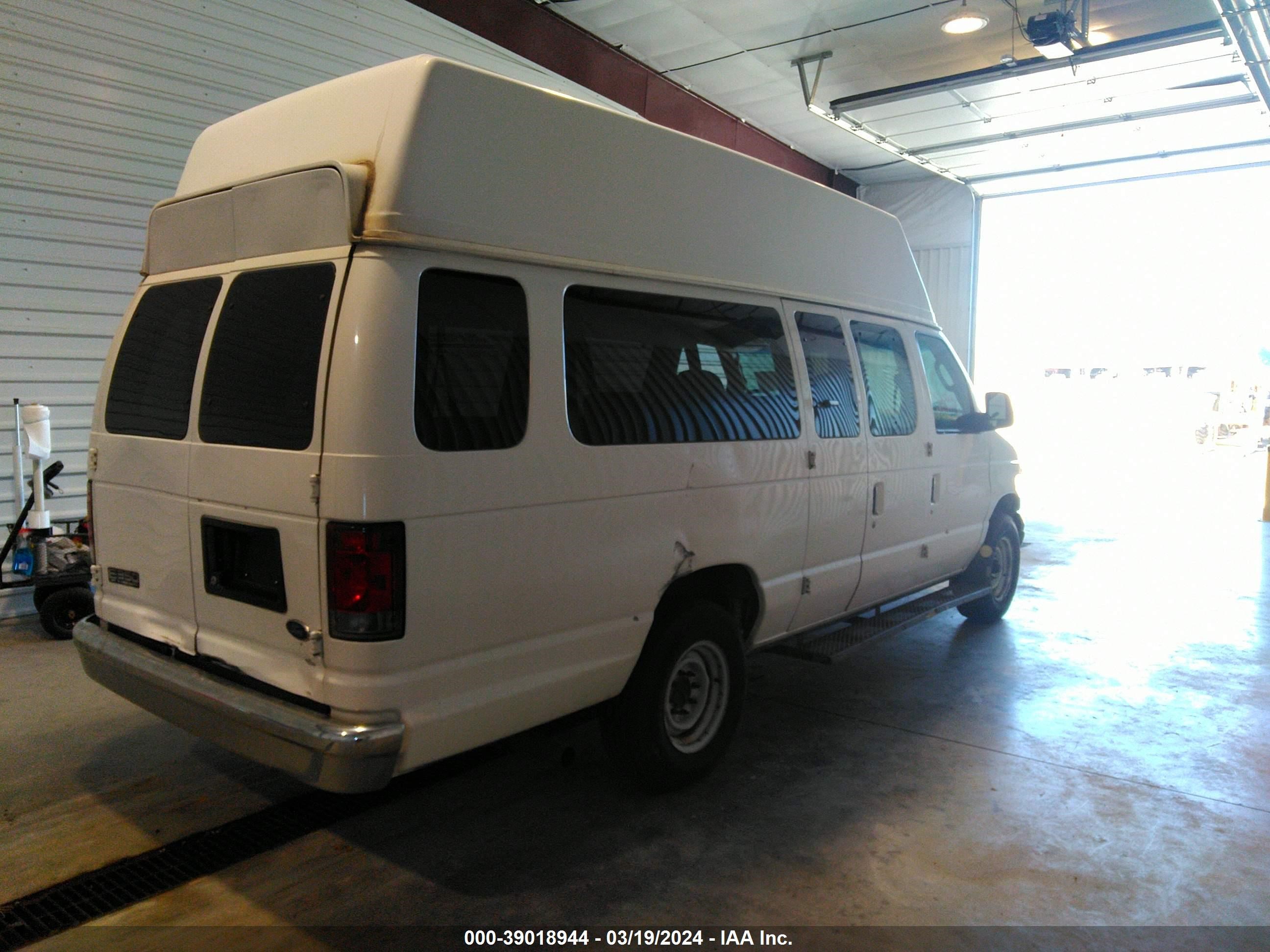 Photo 4 VIN: 1FBSS31S15HA83150 - FORD ECONOLINE 