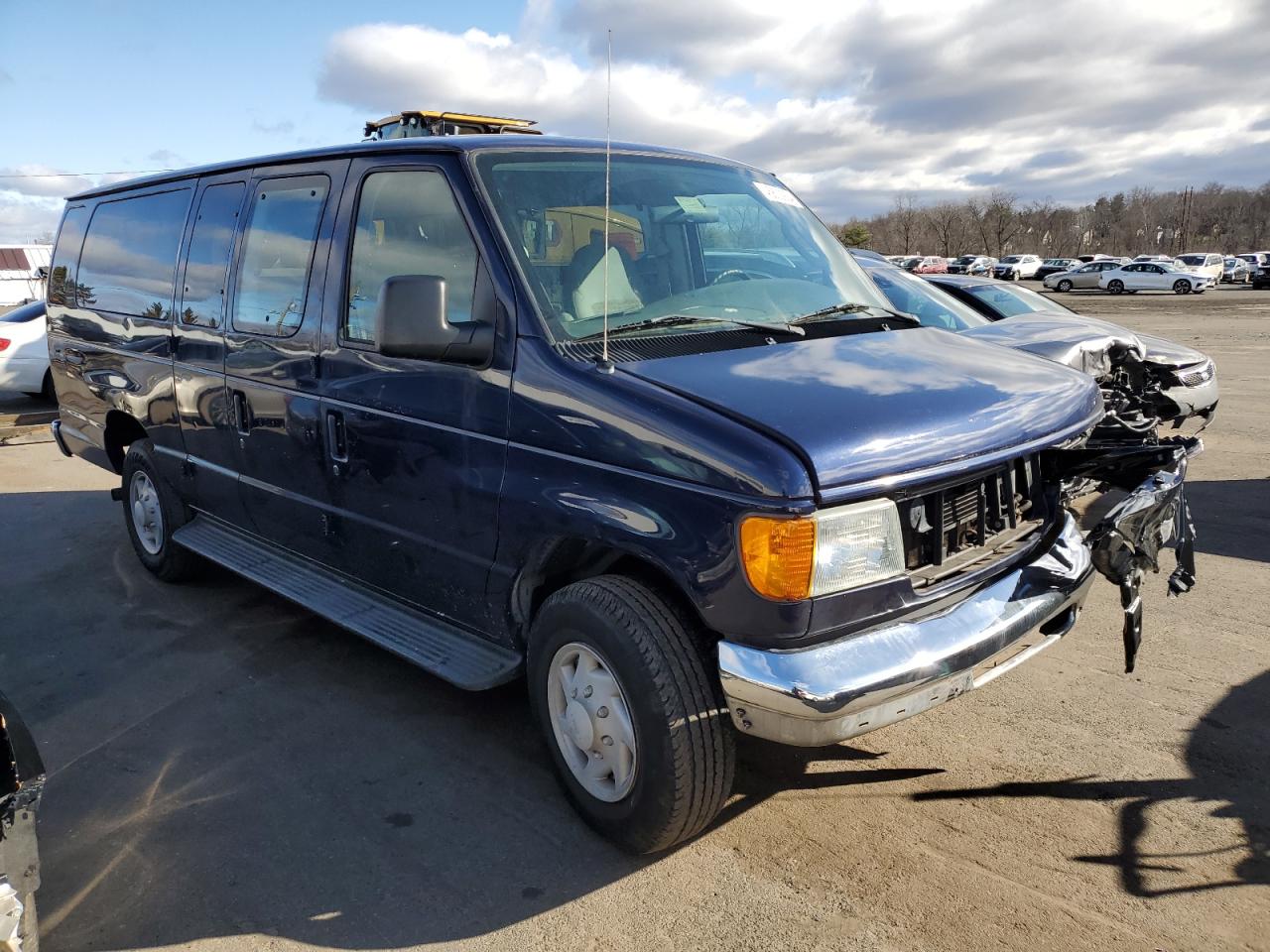 Photo 3 VIN: 1FBSS31S55HA37255 - FORD ECONOLINE 