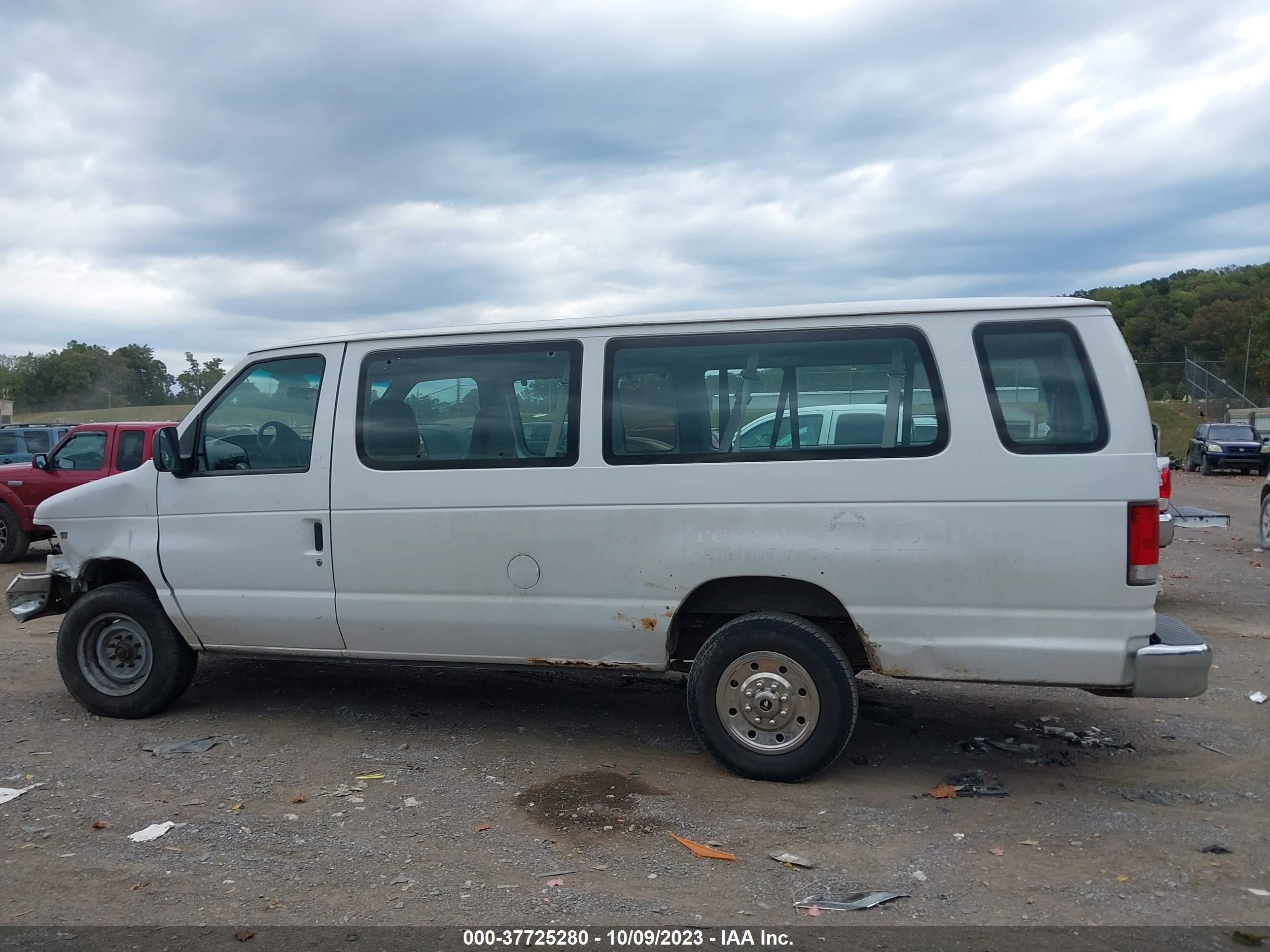 Photo 13 VIN: 1FBSS31S71HA10293 - FORD ECONOLINE 