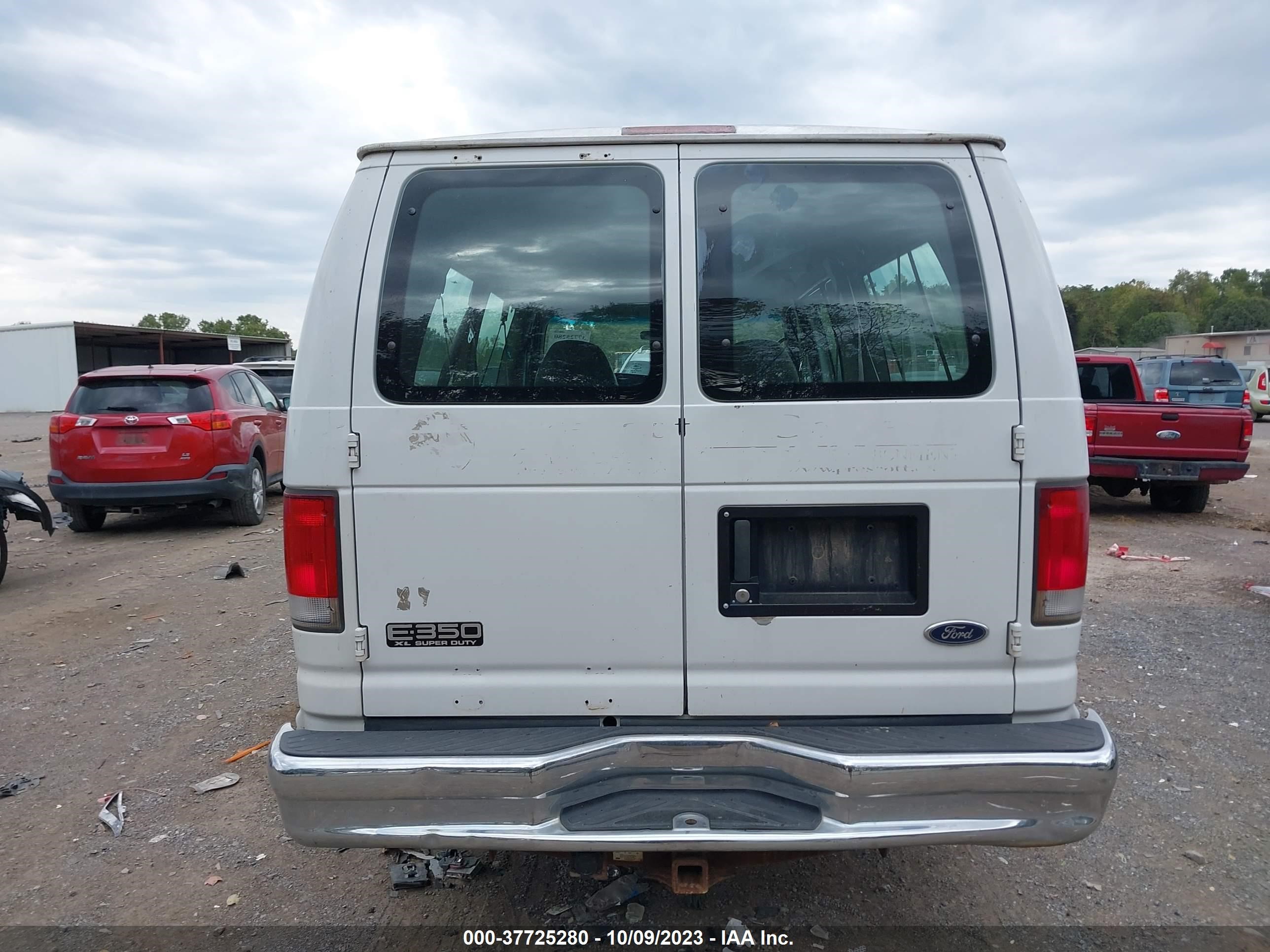 Photo 15 VIN: 1FBSS31S71HA10293 - FORD ECONOLINE 